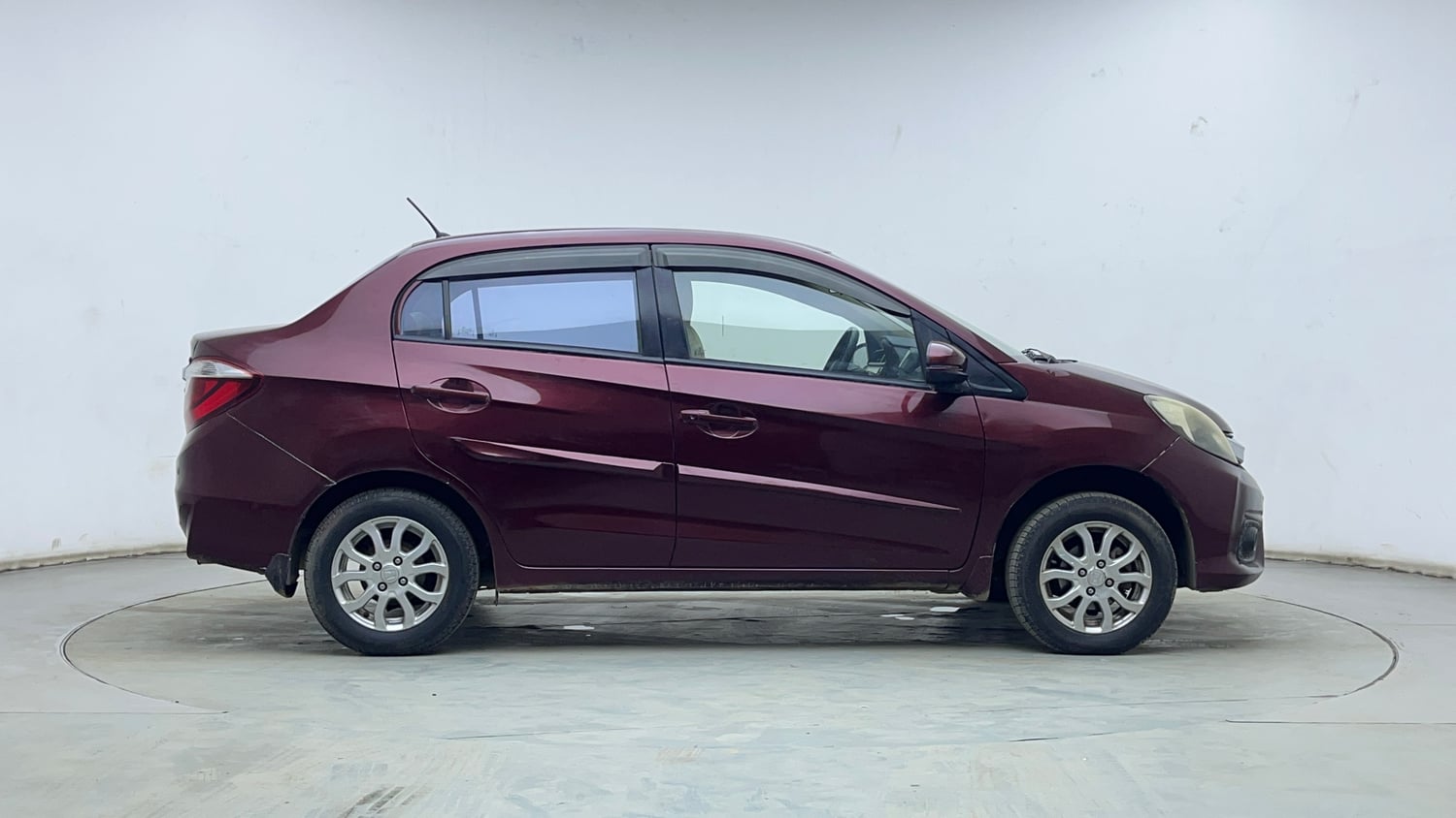 Used 2016 Honda Amaze 1.2 VX i-VTEC Petrol Manual exterior RIGHT SIDE VIEW
