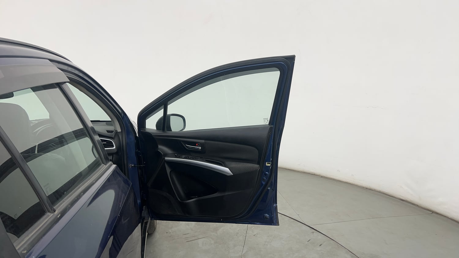 Used 2018 Maruti Suzuki S-Cross Zeta 1.3 Diesel Manual interior RIGHT FRONT DOOR OPEN VIEW
