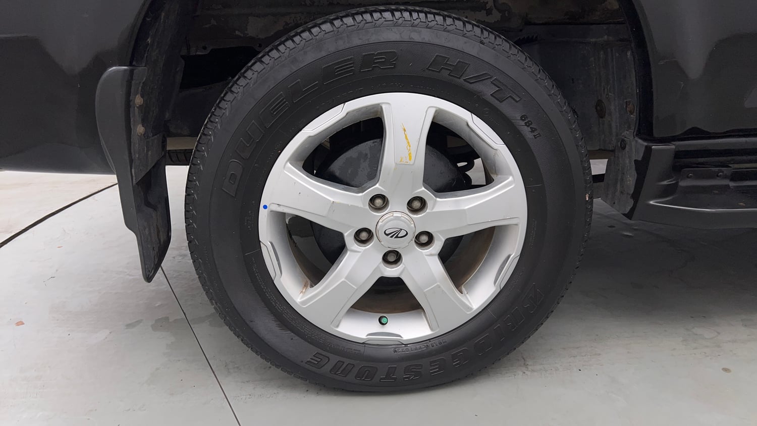 Used 2016 Mahindra Scorpio S6 Plus Diesel Manual tyres RIGHT REAR TYRE RIM VIEW