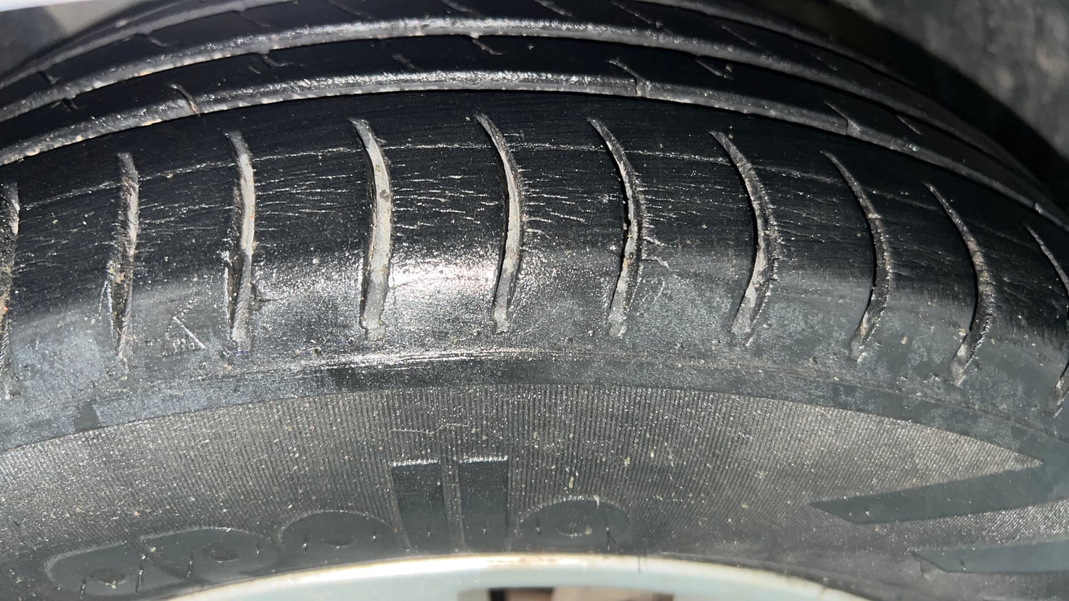Used 2018 Tata Tigor Revotorq XZ (O) Diesel Manual tyres RIGHT FRONT TYRE TREAD VIEW