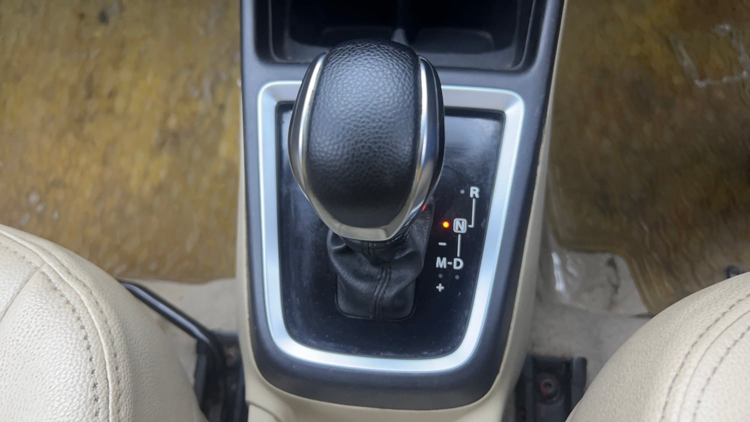 Used 2018 Maruti Suzuki Dzire ZXi Plus AMT Petrol Automatic interior GEAR  KNOB VIEW