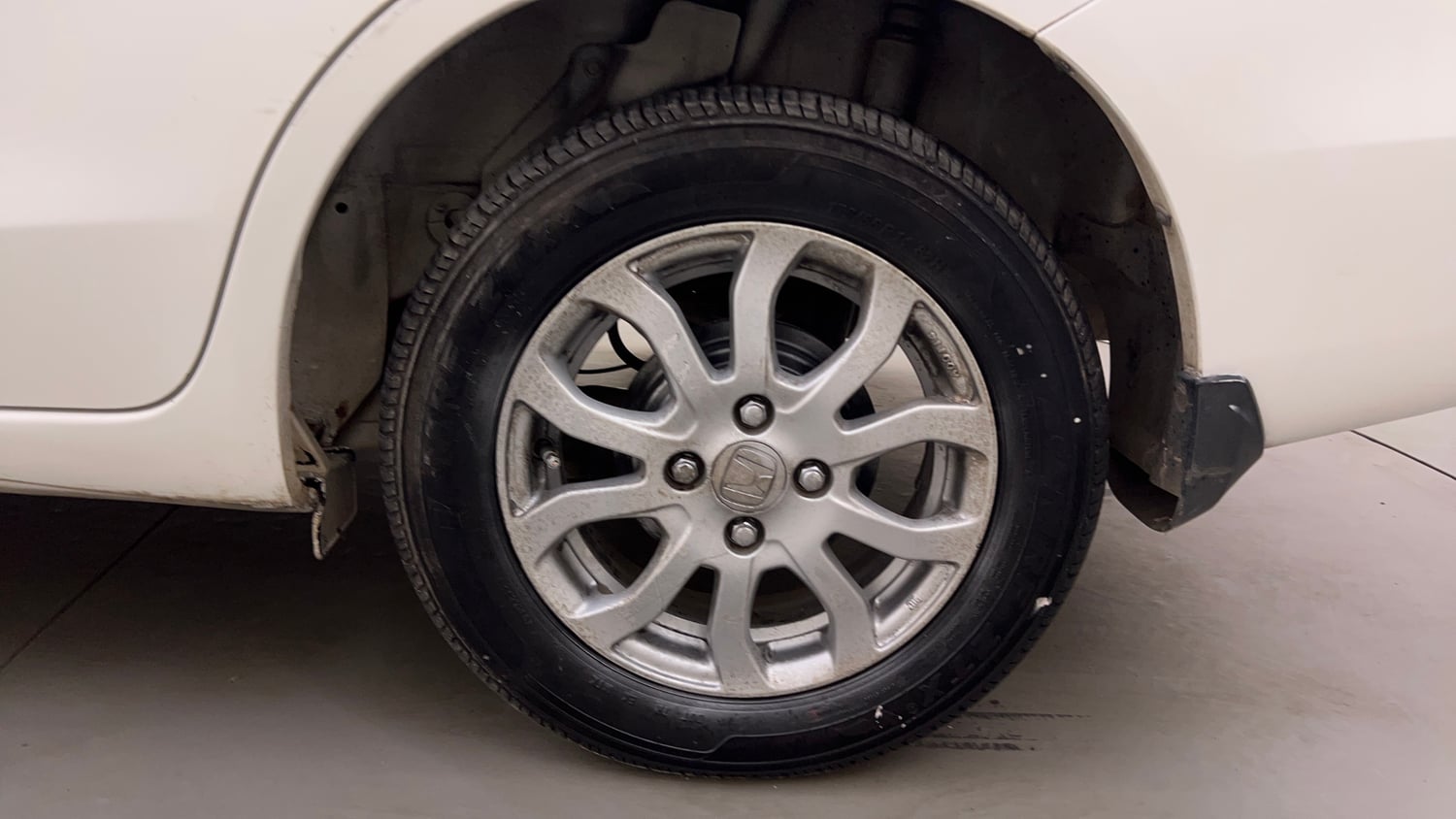 Used 2014 Honda Amaze 1.2 VX AT i-VTEC Petrol Automatic tyres LEFT REAR TYRE RIM VIEW