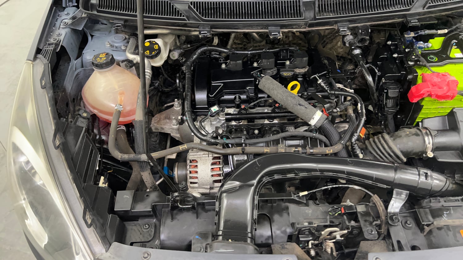 Used 2018 Ford Freestyle Titanium Plus 1.2 Ti-VCT Petrol Manual engine ENGINE RIGHT SIDE VIEW