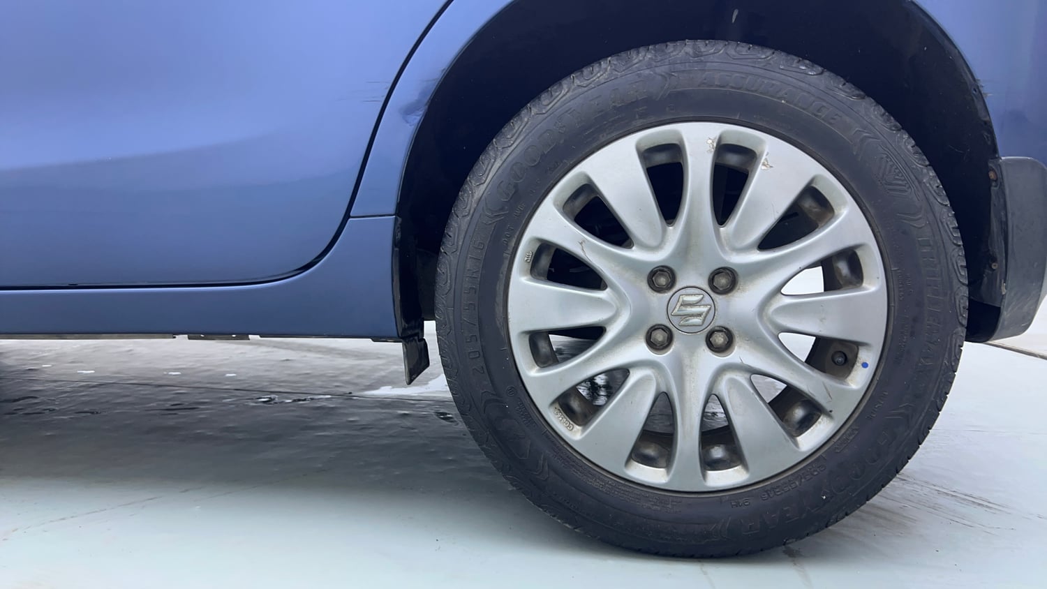 Used 2017 Maruti Suzuki Baleno Zeta 1.2 Petrol Manual tyres LEFT REAR TYRE RIM VIEW