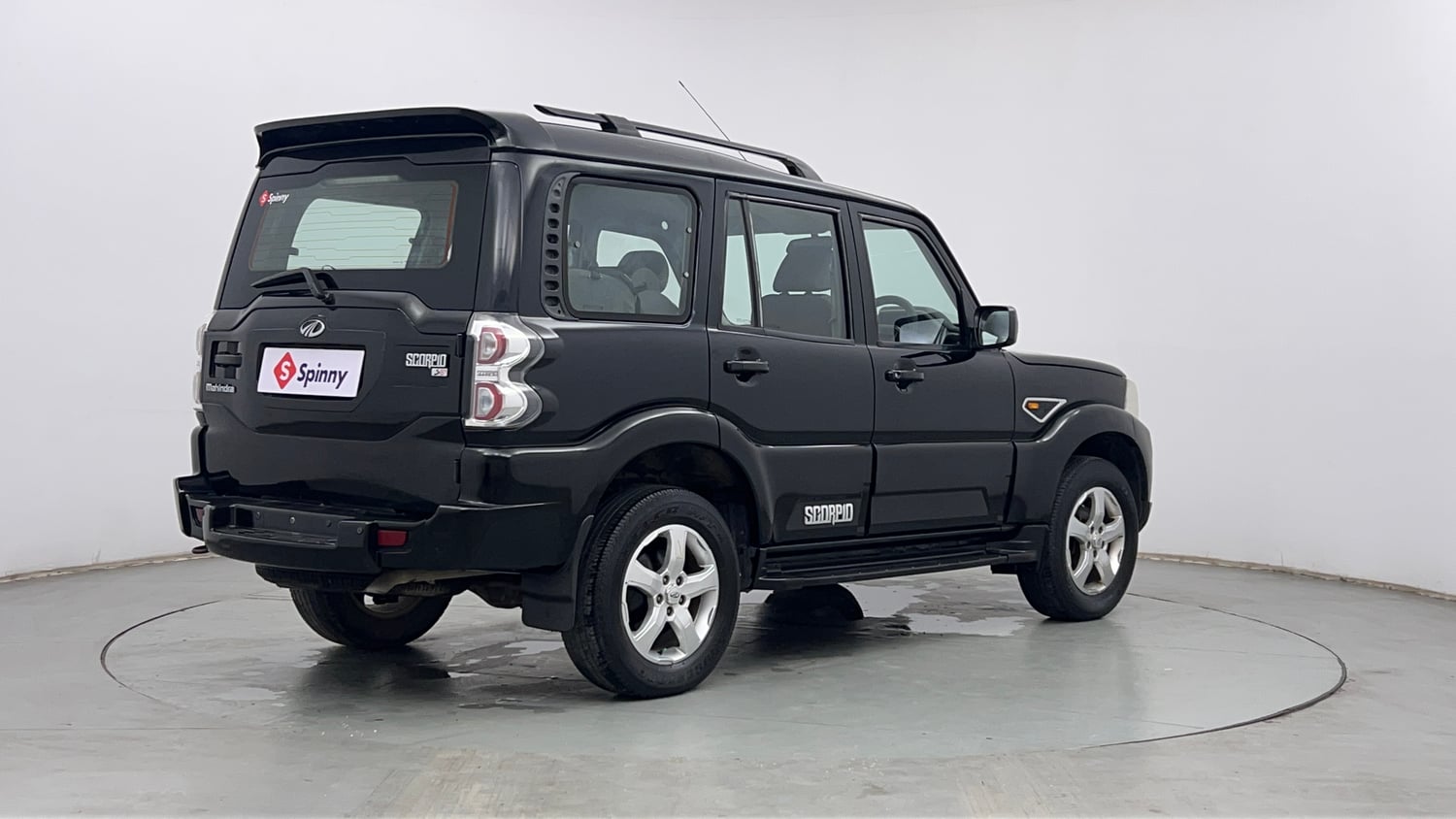 Used 2016 Mahindra Scorpio S6 Plus Diesel Manual exterior RIGHT REAR CORNER VIEW
