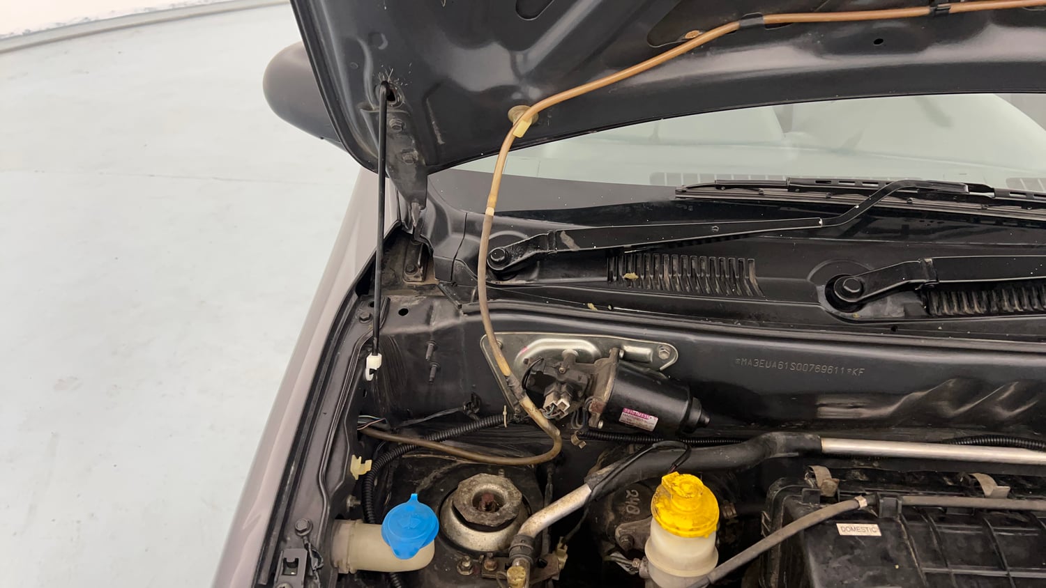 Used 2015 Maruti Suzuki Alto 800 Vxi Petrol Manual engine ENGINE RIGHT SIDE HINGE & APRON VIEW