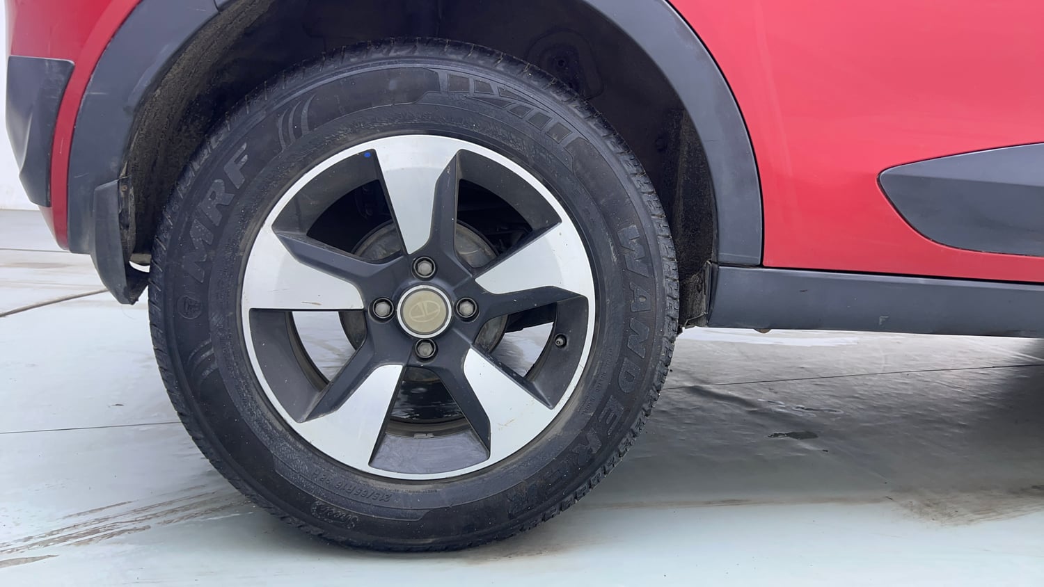 Used 2018 Tata Nexon XZ Plus Petrol Manual tyres RIGHT REAR TYRE RIM VIEW