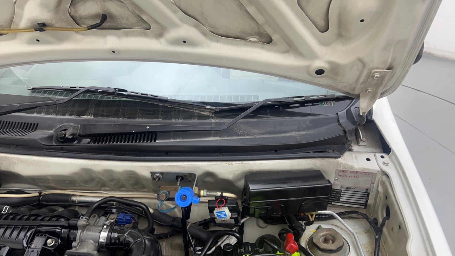 Used 2019 Maruti Suzuki Alto 800 LXI CNG (outside fitted) Cng Manual engine ENGINE LEFT SIDE HINGE & APRON VIEW