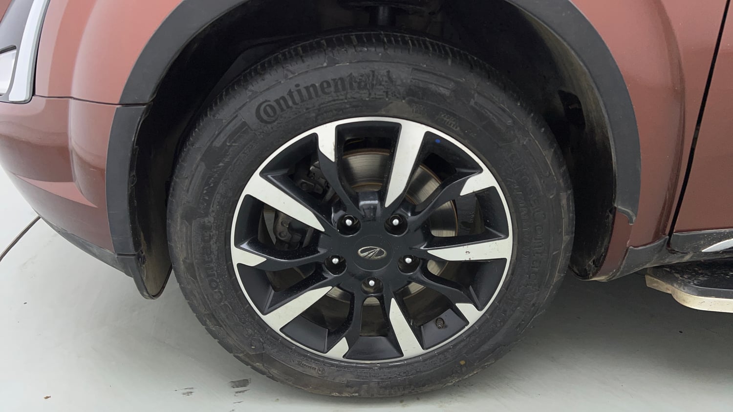 Used 2019 Mahindra XUV500 W11 AT Diesel Automatic tyres LEFT FRONT TYRE RIM VIEW