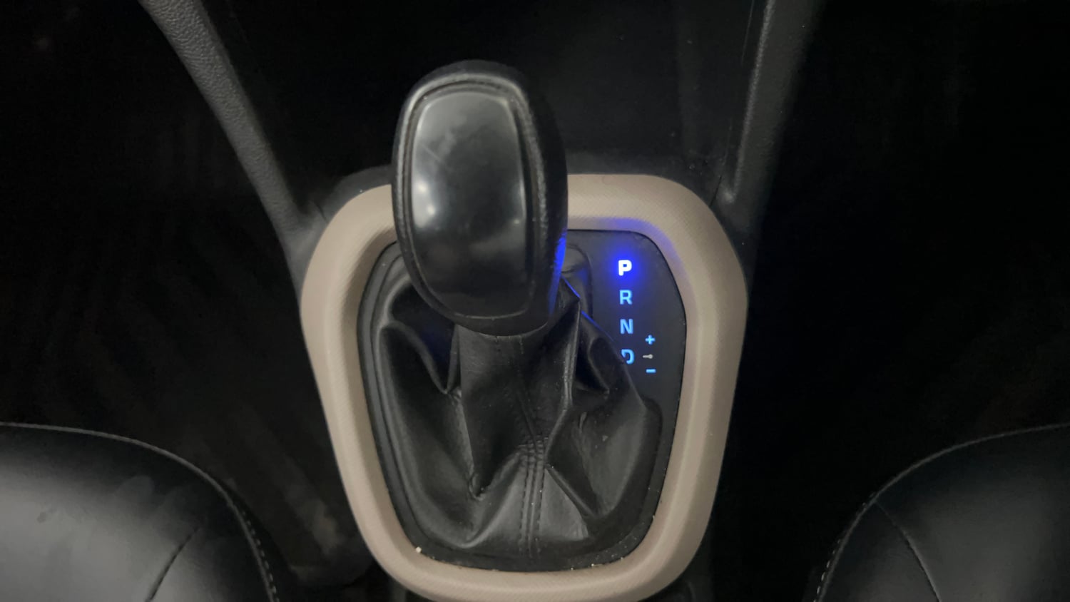 Used 2018 Hyundai Grand i10 Magna AT 1.2 Kappa VTVT Petrol Automatic interior GEAR  KNOB VIEW