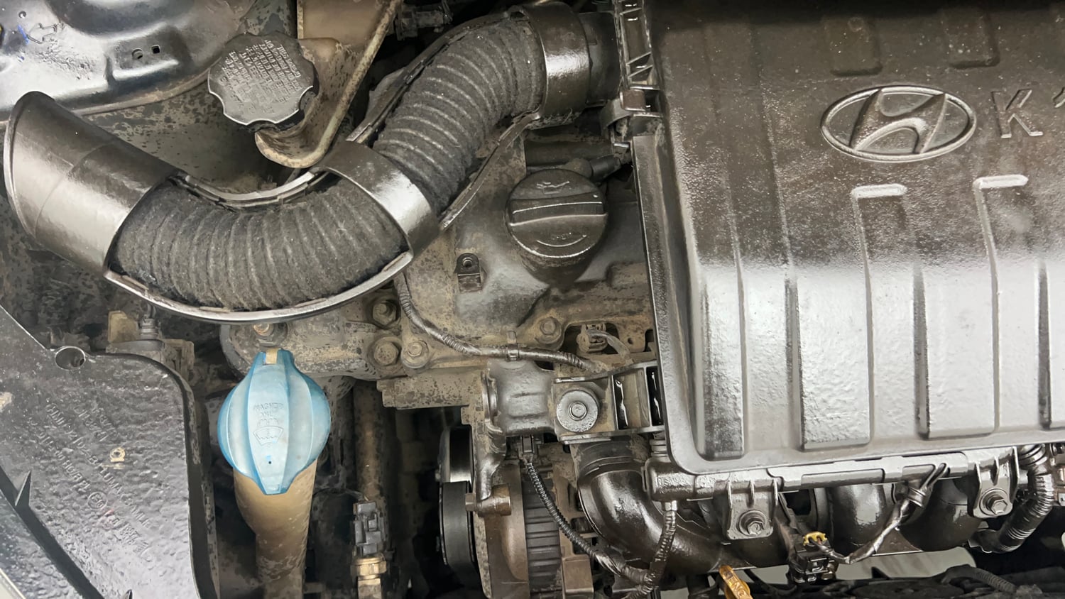 Used 2015 Hyundai Xcent S 1.2 (O) Petrol Manual engine ENGINE RIGHT SIDE VIEW