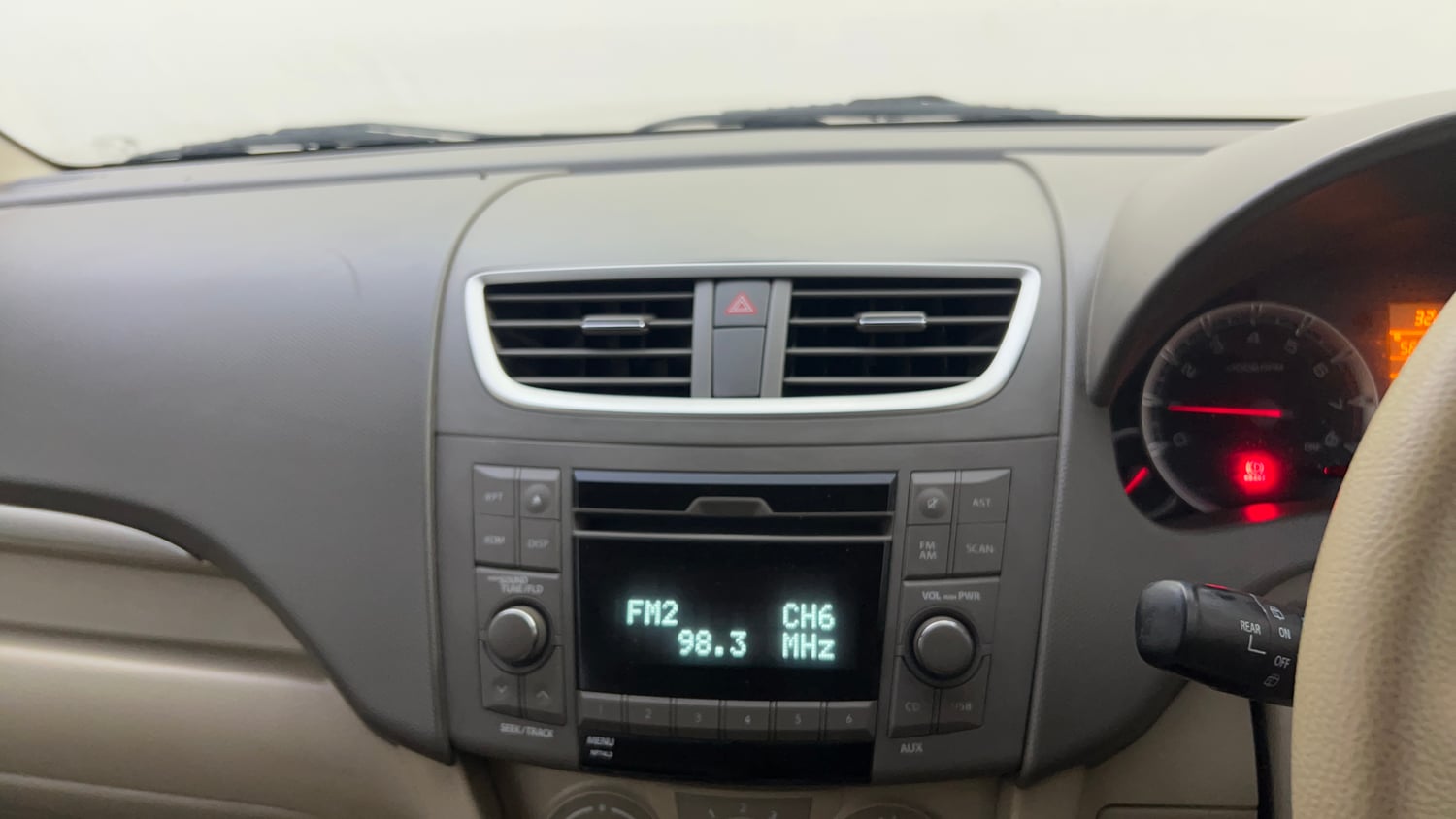 Used 2015 Maruti Suzuki Ertiga ZXi Petrol Manual top_features Integrated (in-dash) music system
