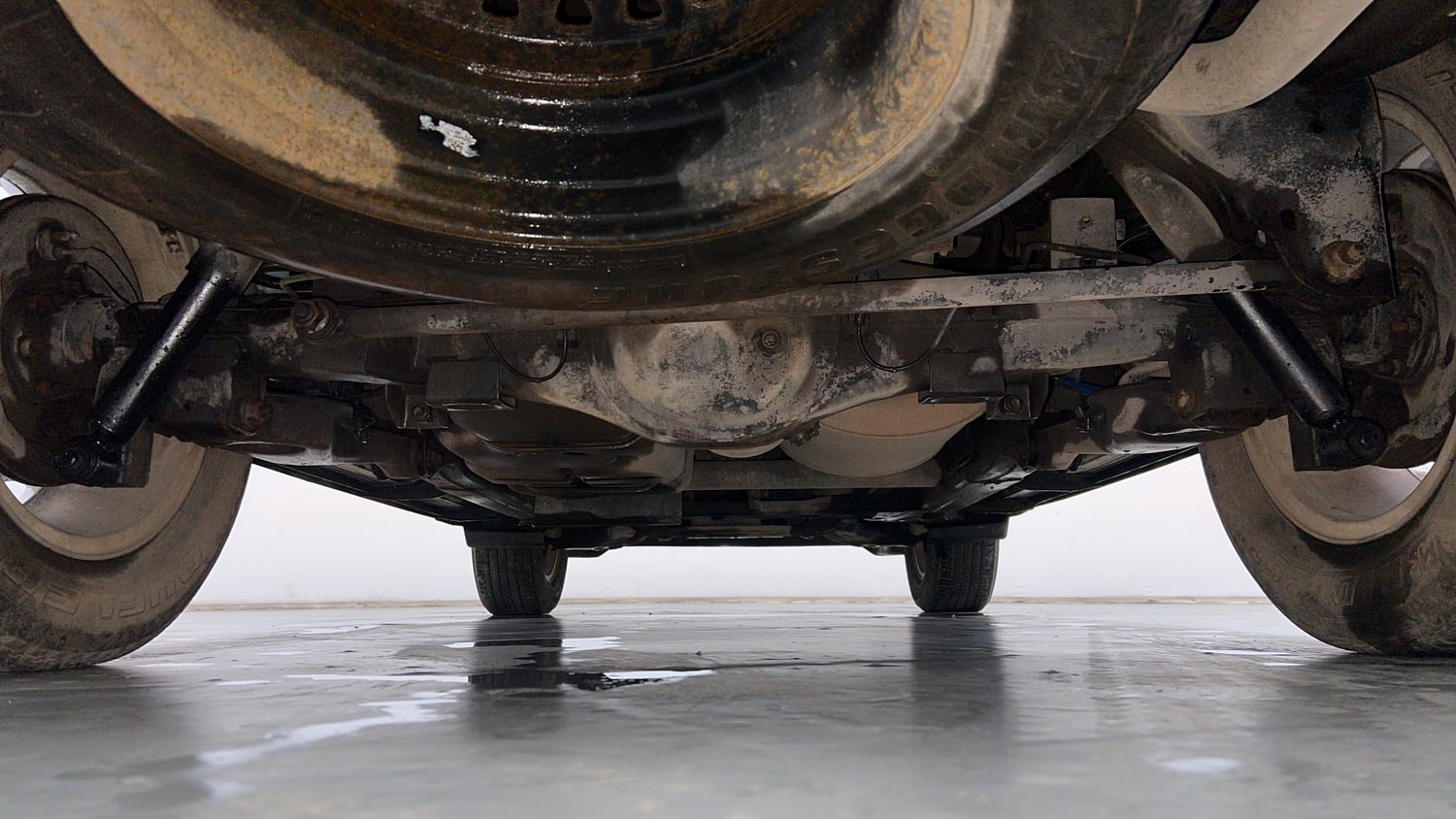 Used 2016 Mahindra Scorpio S6 Plus Diesel Manual extra REAR UNDERBODY VIEW (TAKEN FROM REAR)