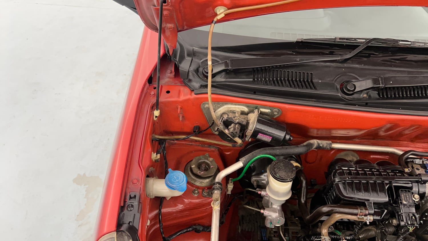 Used 2017 Maruti Suzuki Alto 800 VXi Petrol Manual engine ENGINE RIGHT SIDE HINGE & APRON VIEW