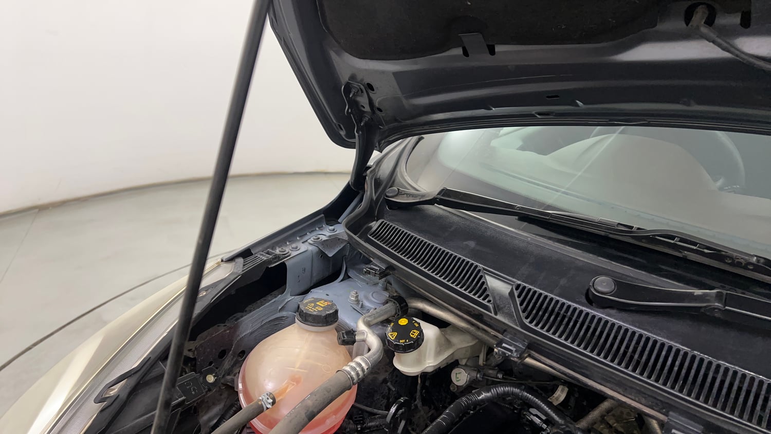 Used 2018 Ford Freestyle Titanium Plus 1.2 Ti-VCT Petrol Manual engine ENGINE RIGHT SIDE HINGE & APRON VIEW