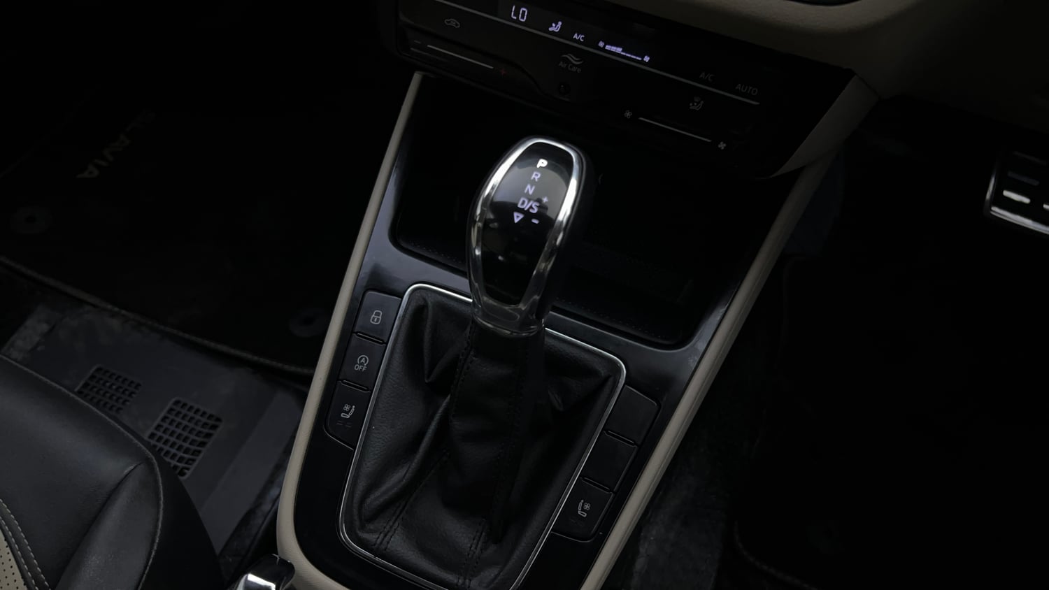 Used 2023 Skoda Slavia Style 1.5L TSI DSG Petrol Automatic interior GEAR  KNOB VIEW