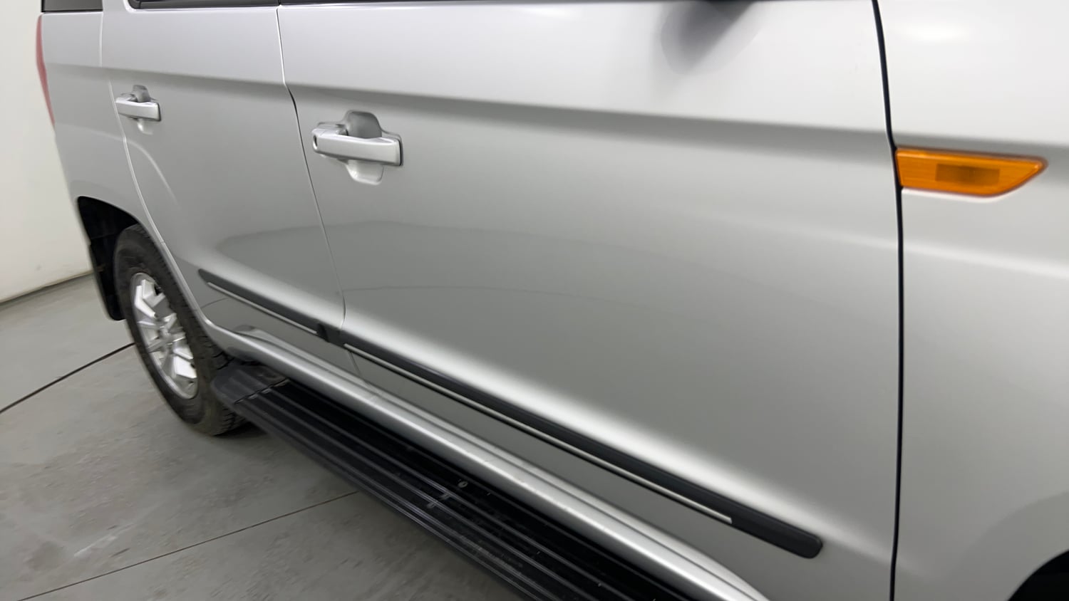 Used 2016 Mahindra TUV300 T8 Diesel Manual dents MINOR SCRATCH