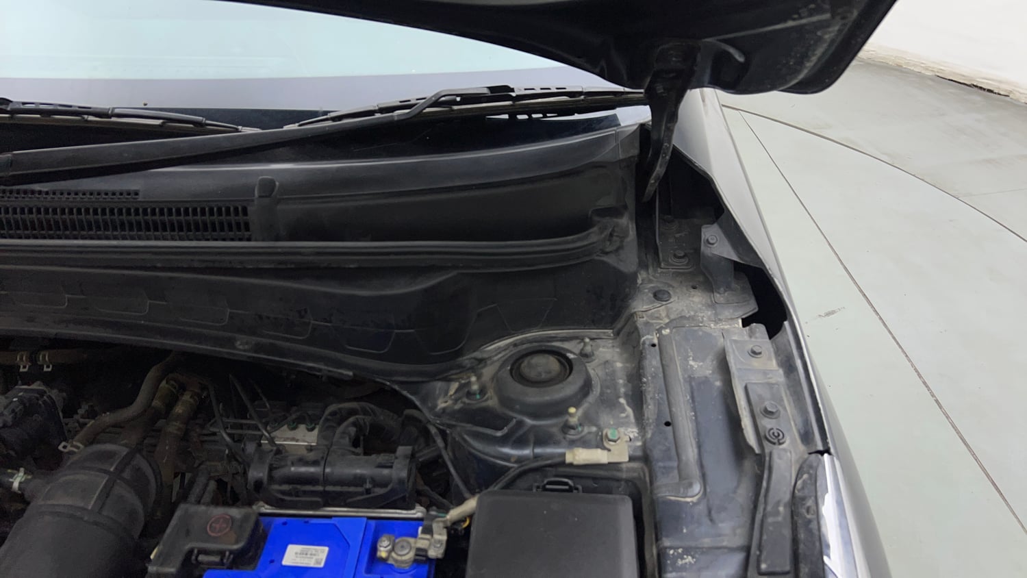 Used 2019 kia Seltos GTX Plus DCT 1.4 Petrol Automatic engine ENGINE LEFT SIDE HINGE & APRON VIEW