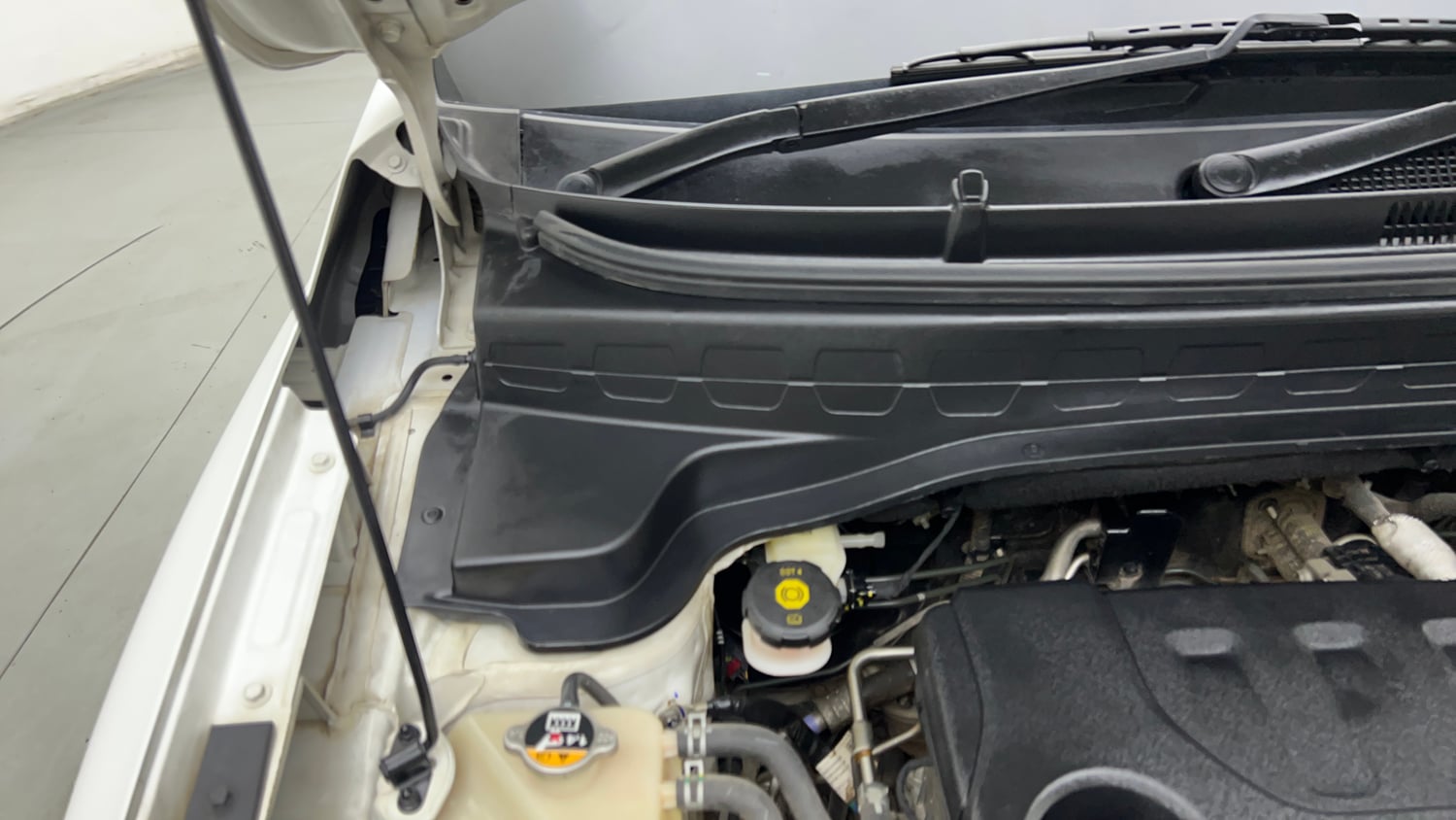 Used 2024 Kia Sonet HTX 1.0 Turbo Petrol DCT Petrol Automatic engine ENGINE RIGHT SIDE HINGE & APRON VIEW