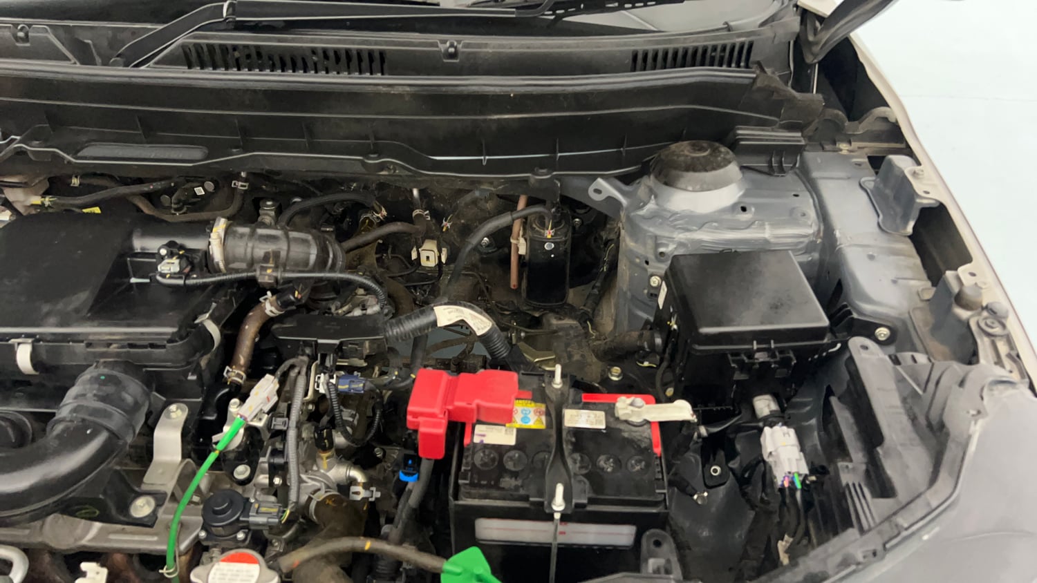 Used 2025 Maruti Suzuki Brezza VXi Petrol Manual engine ENGINE LEFT SIDE VIEW