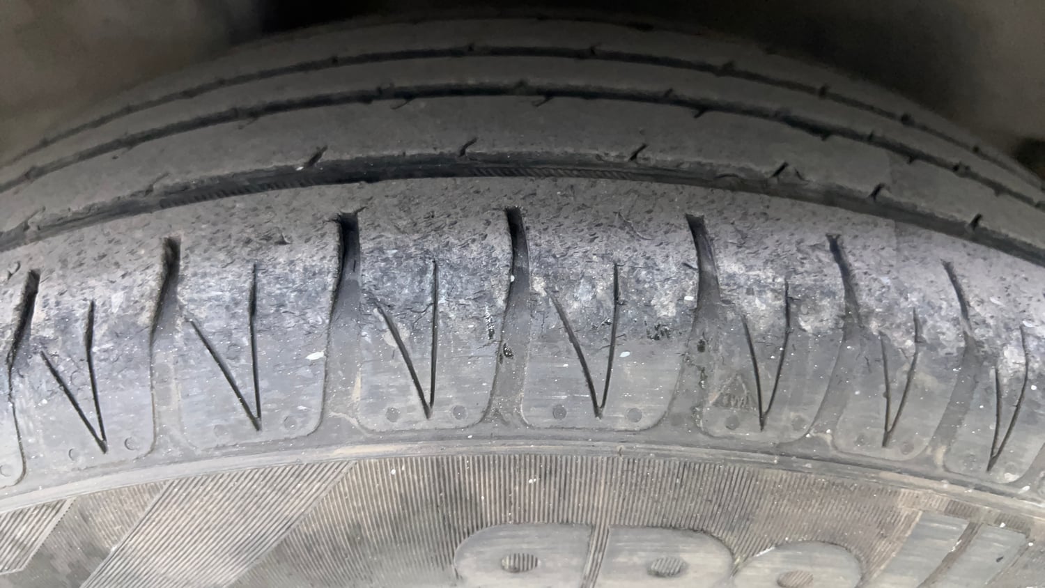 Used 2016 Honda Jazz VX Petrol+cng(outside fitted) Cng Manual tyres RIGHT REAR TYRE TREAD VIEW