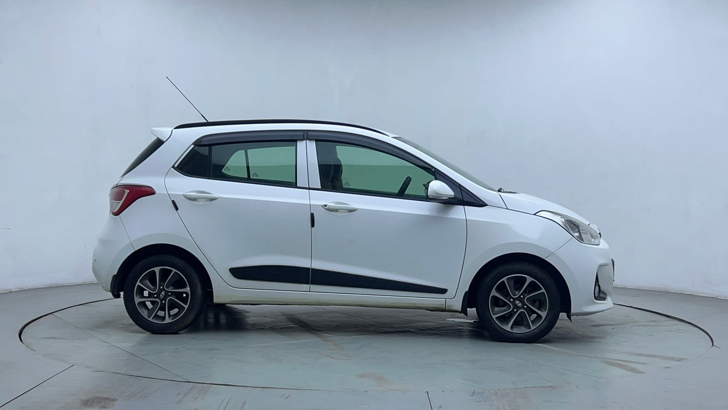 Used 2019 Hyundai Grand i10 Sportz AT 1.2 Kappa VTVT Petrol Automatic exterior RIGHT SIDE VIEW