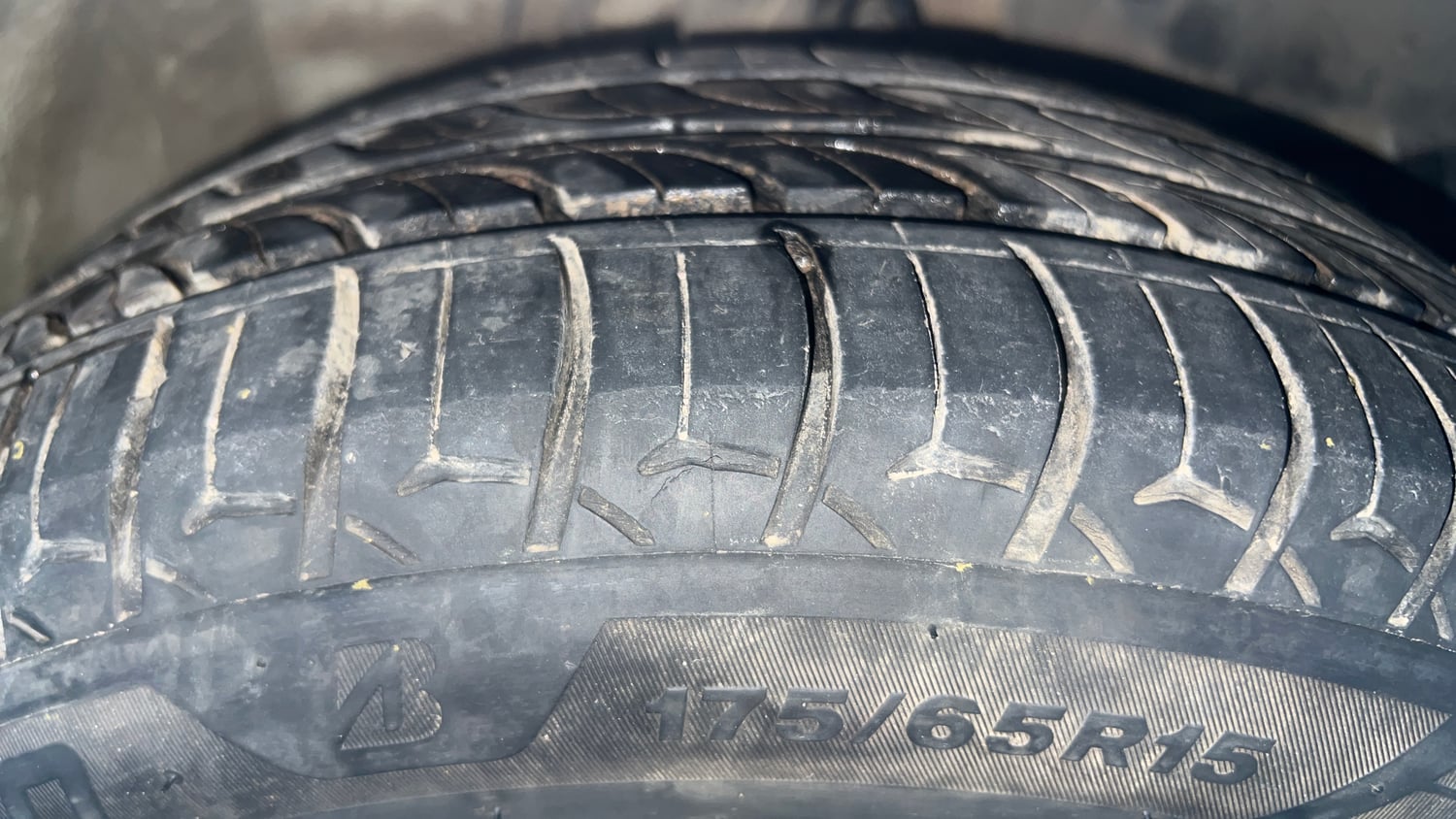 Used 2017 Honda City V CVT Petrol Petrol Automatic tyres RIGHT FRONT TYRE TREAD VIEW