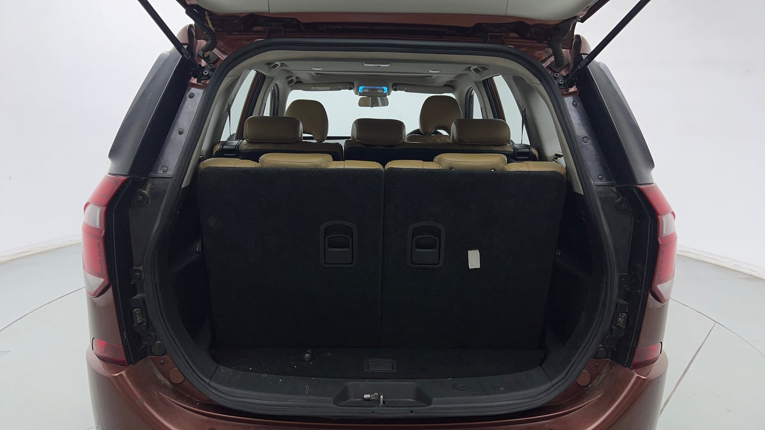 Used 2019 Mahindra XUV500 W11 AT Diesel Automatic interior DICKY INSIDE VIEW