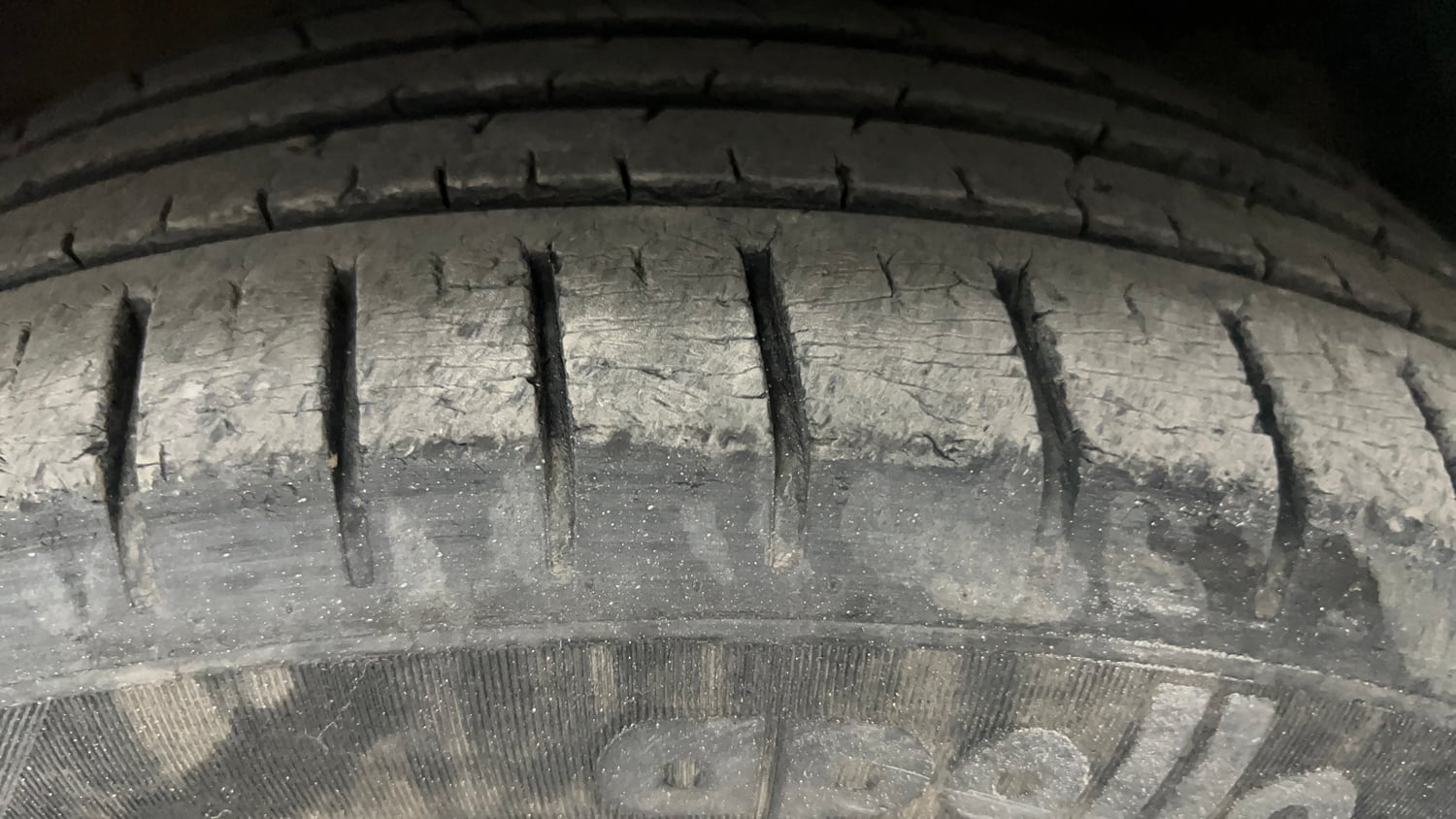 Used 2018 Maruti Suzuki Baleno Alpha 1.2 AT Petrol Automatic tyres RIGHT FRONT TYRE TREAD VIEW