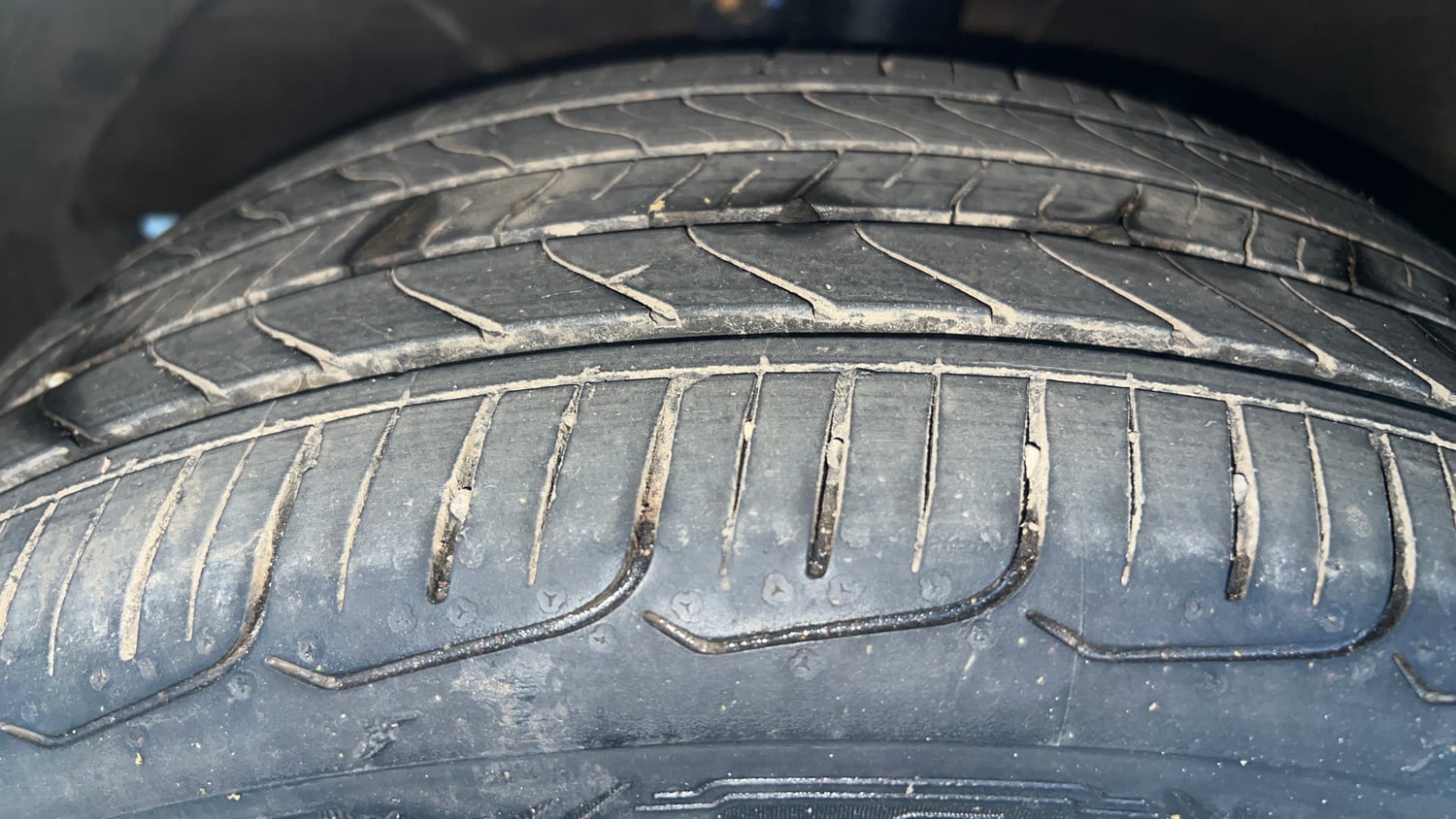 Used 2016 Maruti Suzuki Baleno Zeta 1.2 Petrol Manual tyres LEFT FRONT TYRE TREAD VIEW