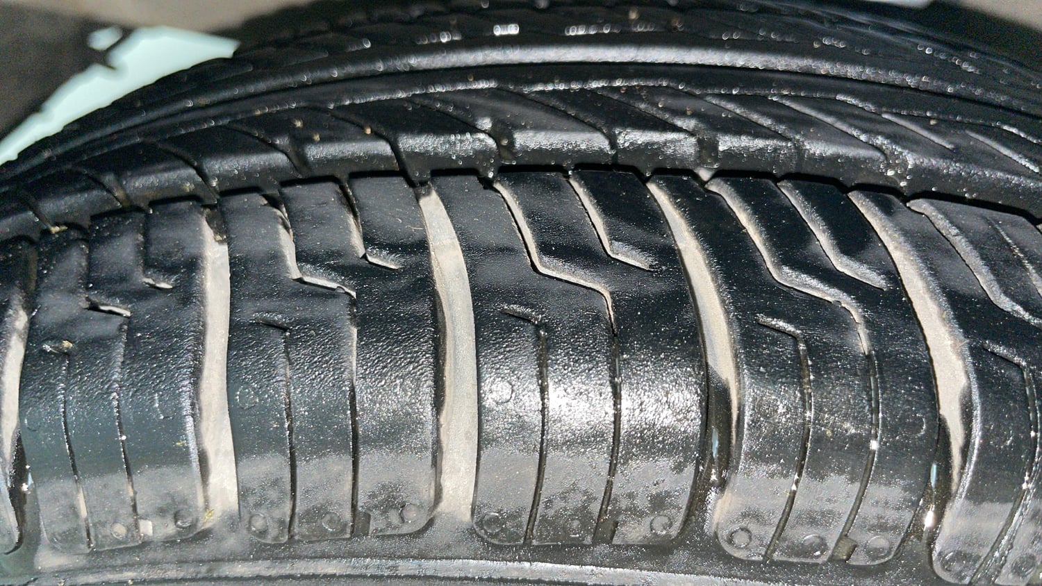 Used 2013 Hyundai i10 Sportz 1.2 Kappa2 Petrol Manual tyres LEFT FRONT TYRE TREAD VIEW
