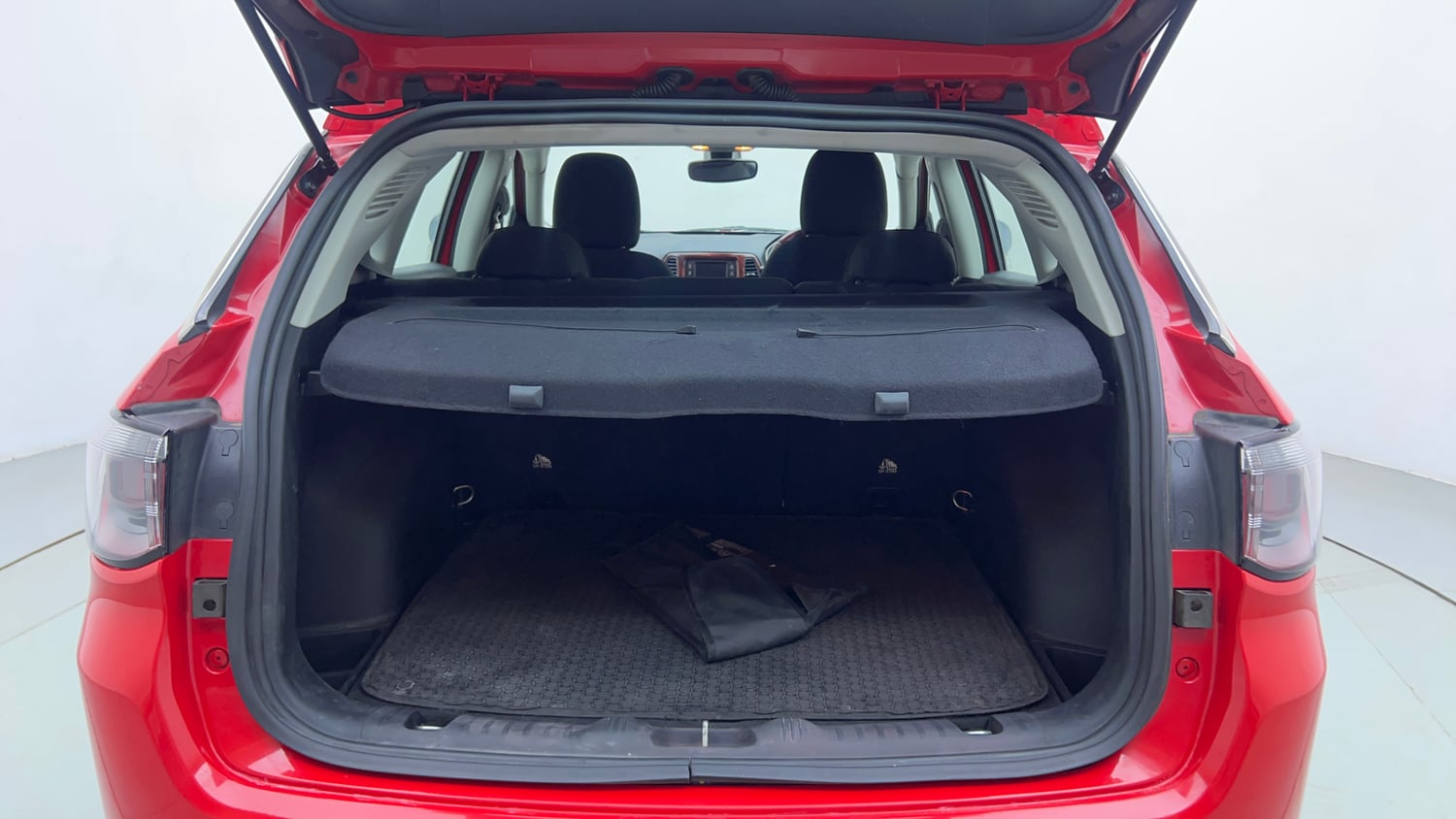 Used 2019 Jeep Compass Sport 1.4 Petrol Petrol Manual interior DICKY INSIDE VIEW