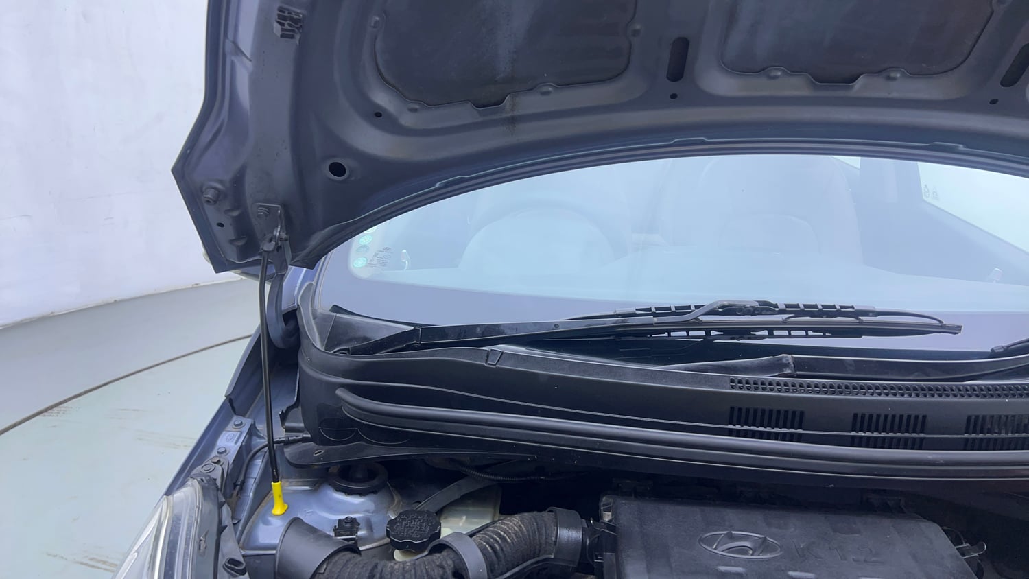 Used 2014 Hyundai Xcent S AT 1.2 (O) Petrol Automatic engine ENGINE RIGHT SIDE HINGE & APRON VIEW