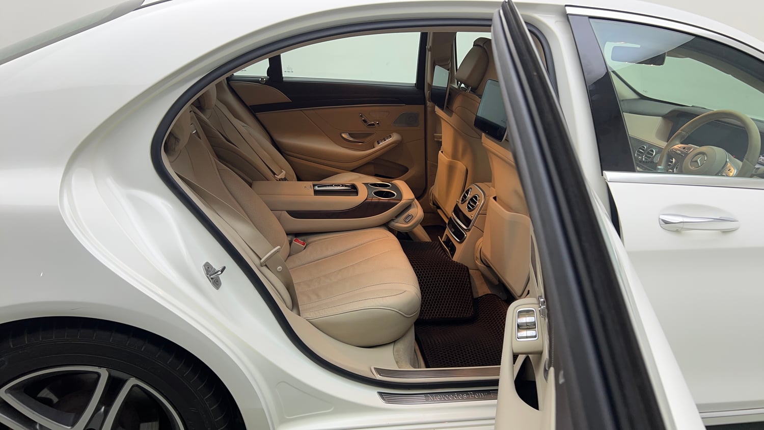 Used 2020 Mercedes-Benz S-Class (W222) S 350D Diesel Automatic interior RIGHT SIDE REAR DOOR CABIN VIEW