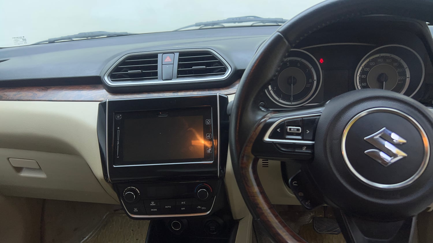 Used 2018 Maruti Suzuki Dzire ZXi Plus AMT Petrol Automatic top_features Integrated (in-dash) music system