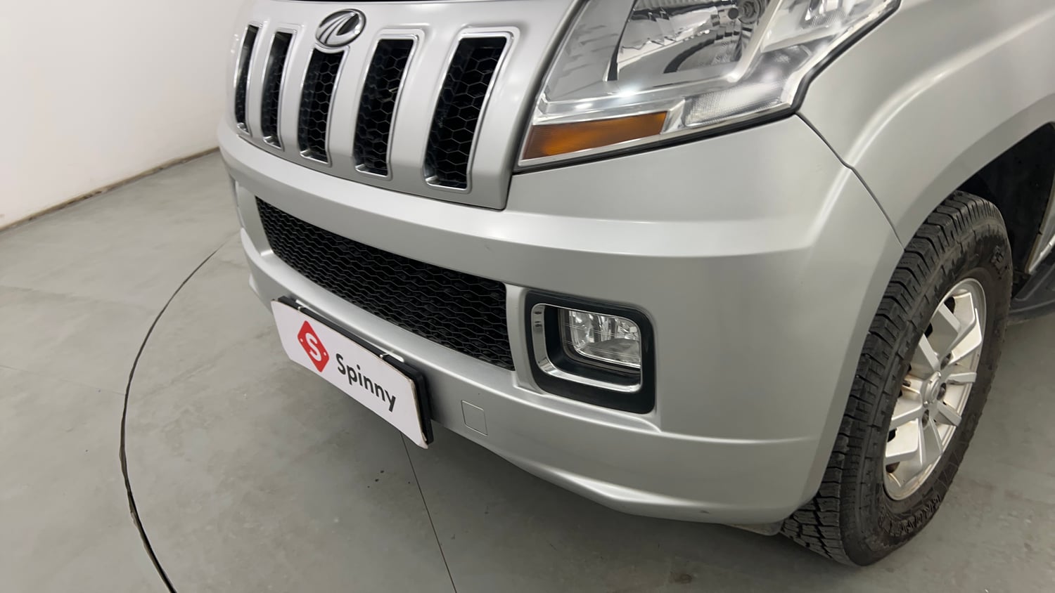 Used 2016 Mahindra TUV300 T8 Diesel Manual dents MINOR SCRATCH