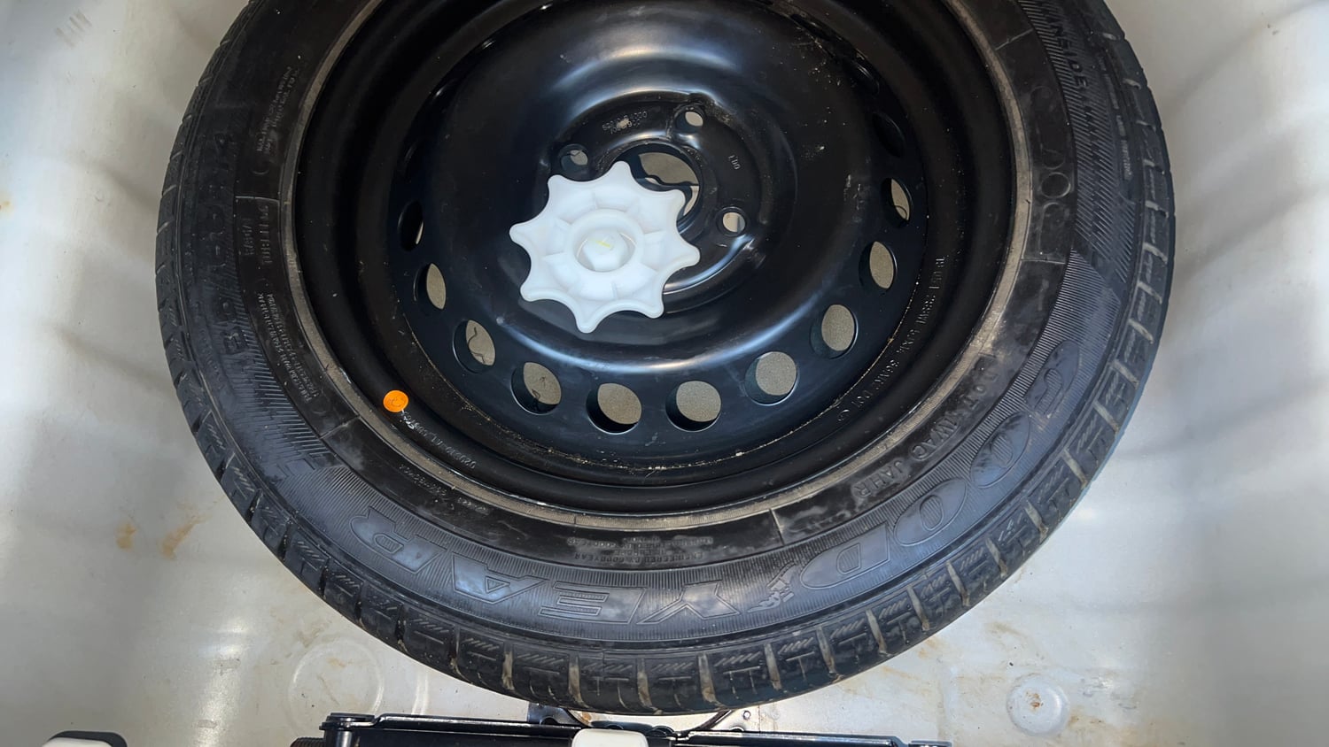 Used 2019 Hyundai Grand i10 Sportz AT 1.2 Kappa VTVT Petrol Automatic tyres SPARE TYRE VIEW
