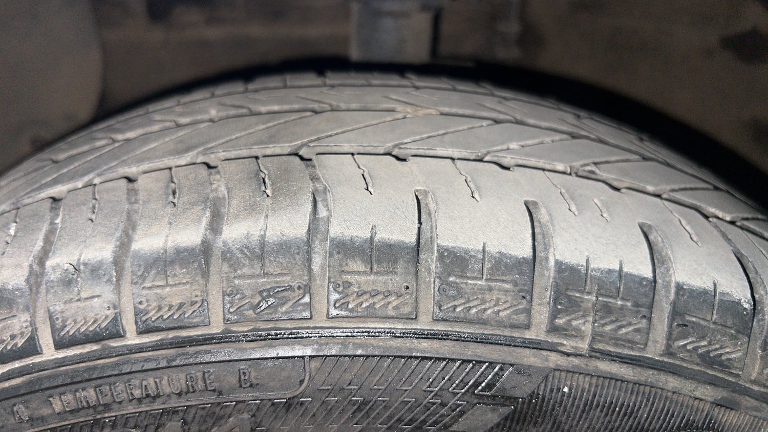 Used 2015 Hyundai Xcent S 1.2 (O) Petrol Manual tyres LEFT FRONT TYRE TREAD VIEW