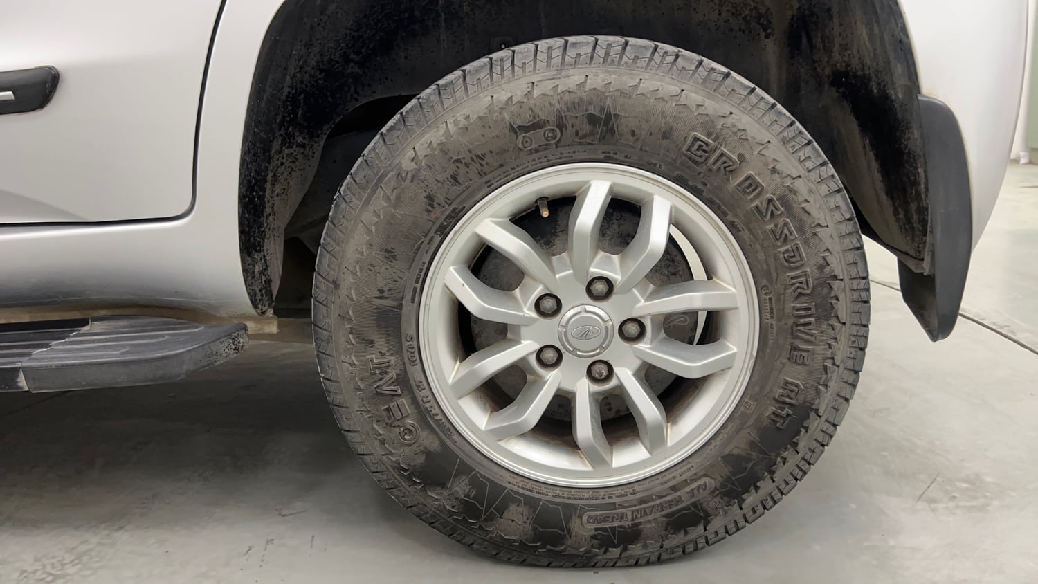 Used 2016 Mahindra TUV300 T8 Diesel Manual tyres LEFT REAR TYRE RIM VIEW