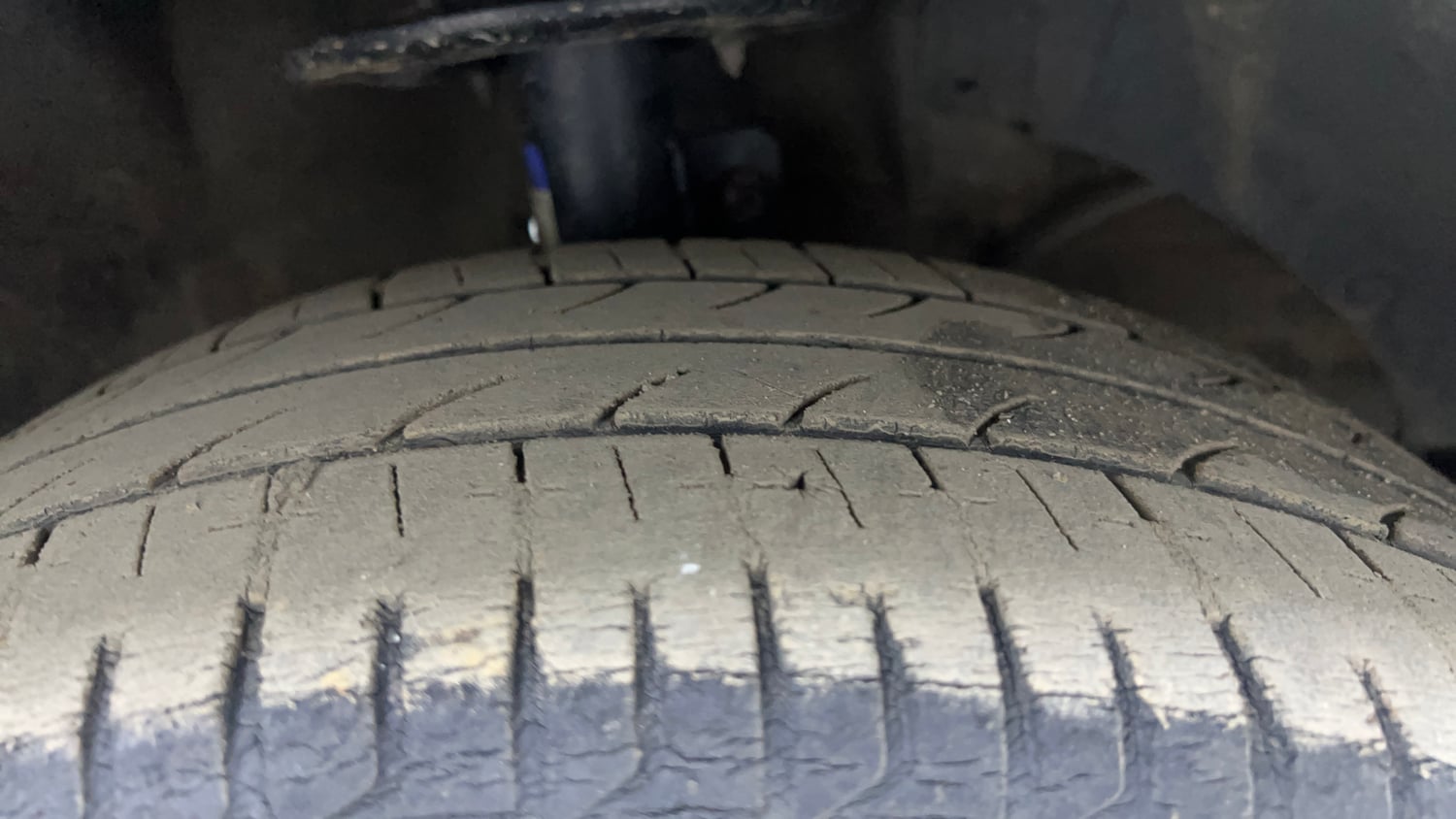 Used 2015 Maruti Suzuki Baleno Alpha 1.2 Petrol Manual tyres RIGHT FRONT TYRE TREAD VIEW