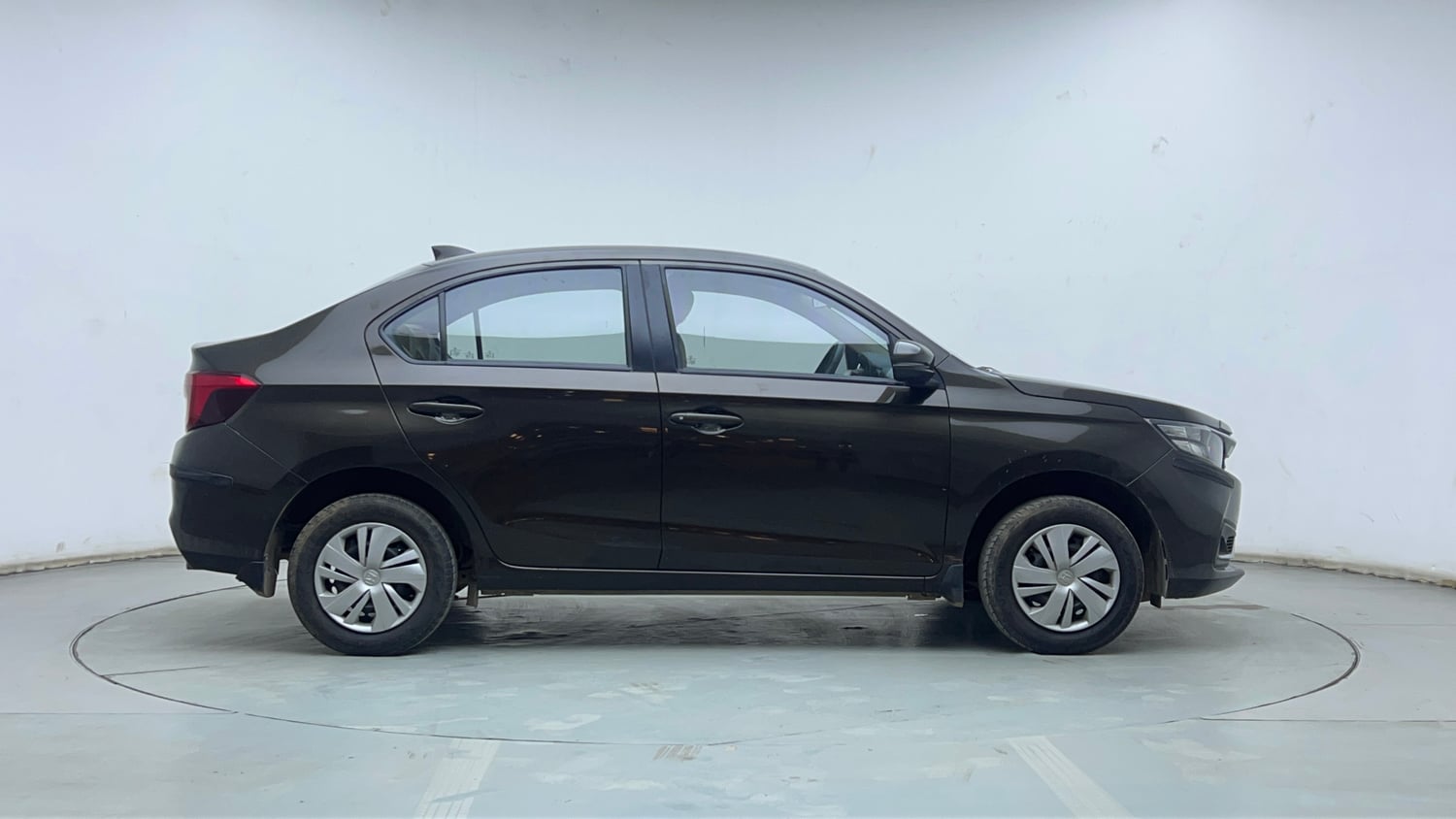 Used 2024 Honda Amaze S 1.2 Petrol MT Petrol Manual exterior RIGHT SIDE VIEW