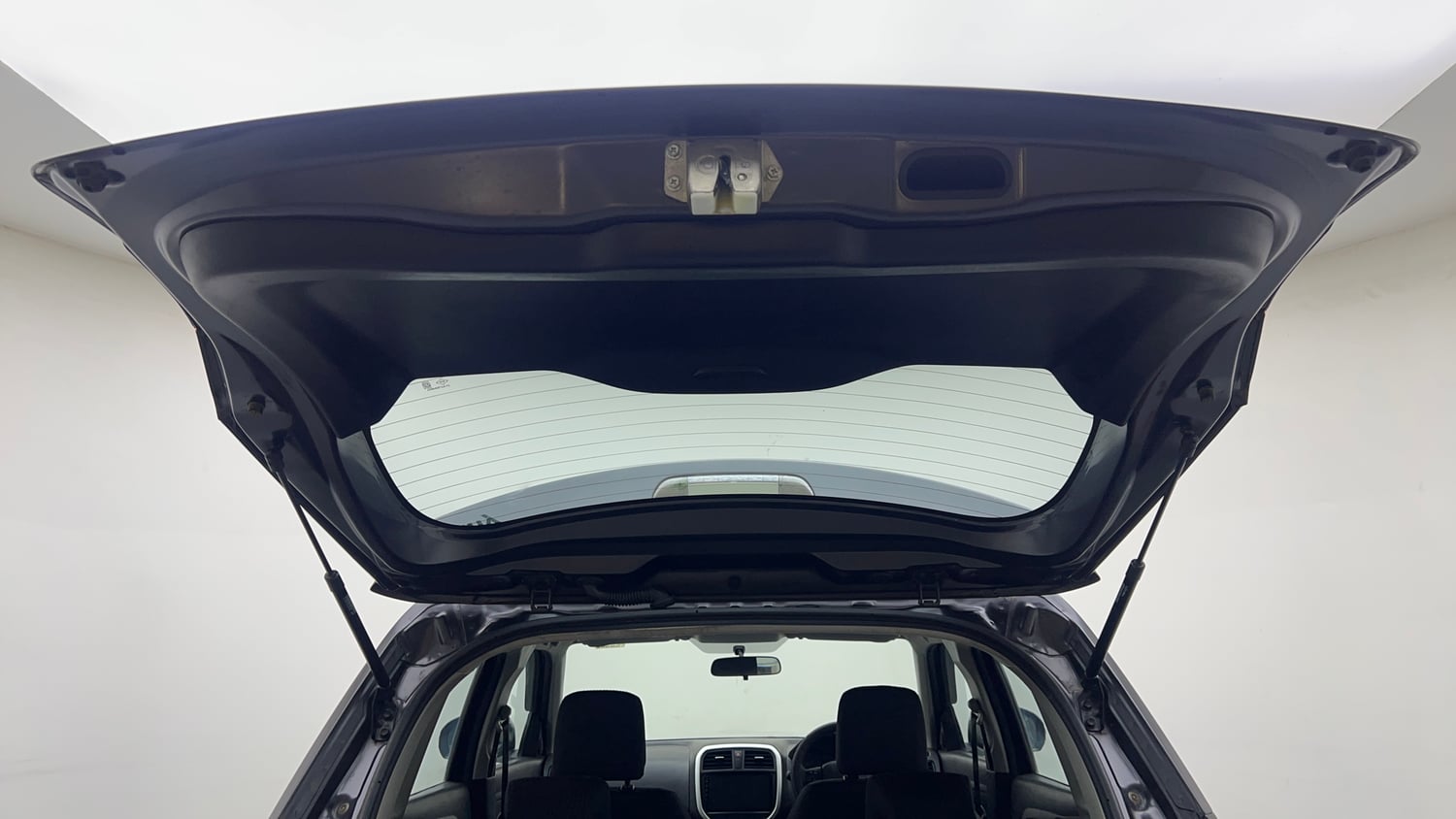 Used 2020 Maruti Suzuki Vitara Brezza VXi AT SHVS Petrol Automatic interior DICKY DOOR OPEN VIEW