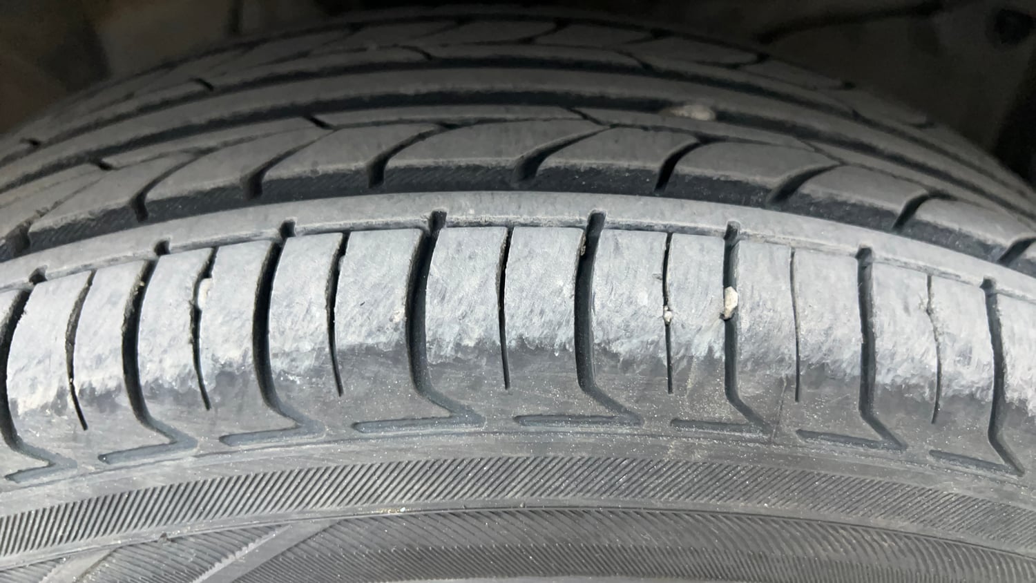 Used 2016 Honda Jazz VX Petrol+cng(outside fitted) Cng Manual tyres RIGHT FRONT TYRE TREAD VIEW
