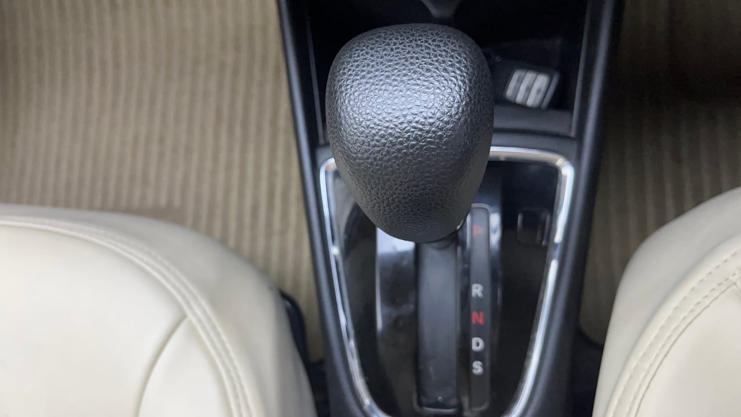 Used 2018 Honda Amaze 1.2 V CVT Petrol Petrol Automatic interior GEAR  KNOB VIEW