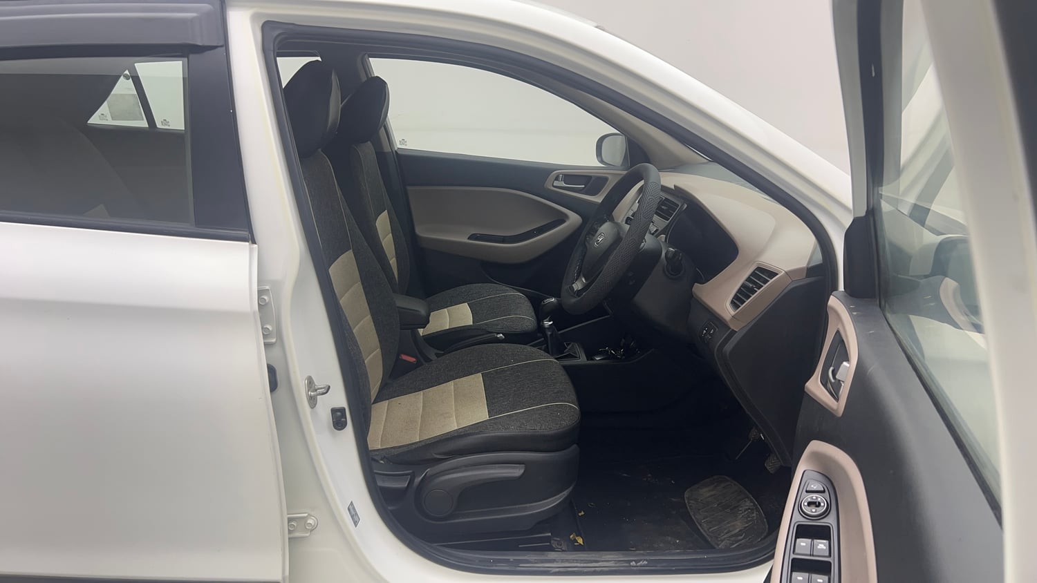 Used 2018 Hyundai Elite i20 Asta 1.2 (O) Petrol Manual interior RIGHT SIDE FRONT DOOR CABIN VIEW