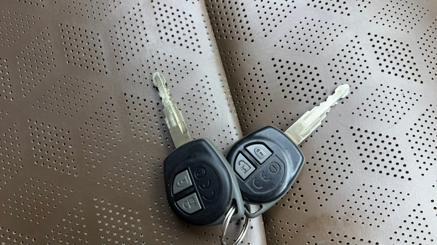 Used 2021 Maruti Suzuki New Ertiga VXi Petrol Manual extra CAR KEY VIEW