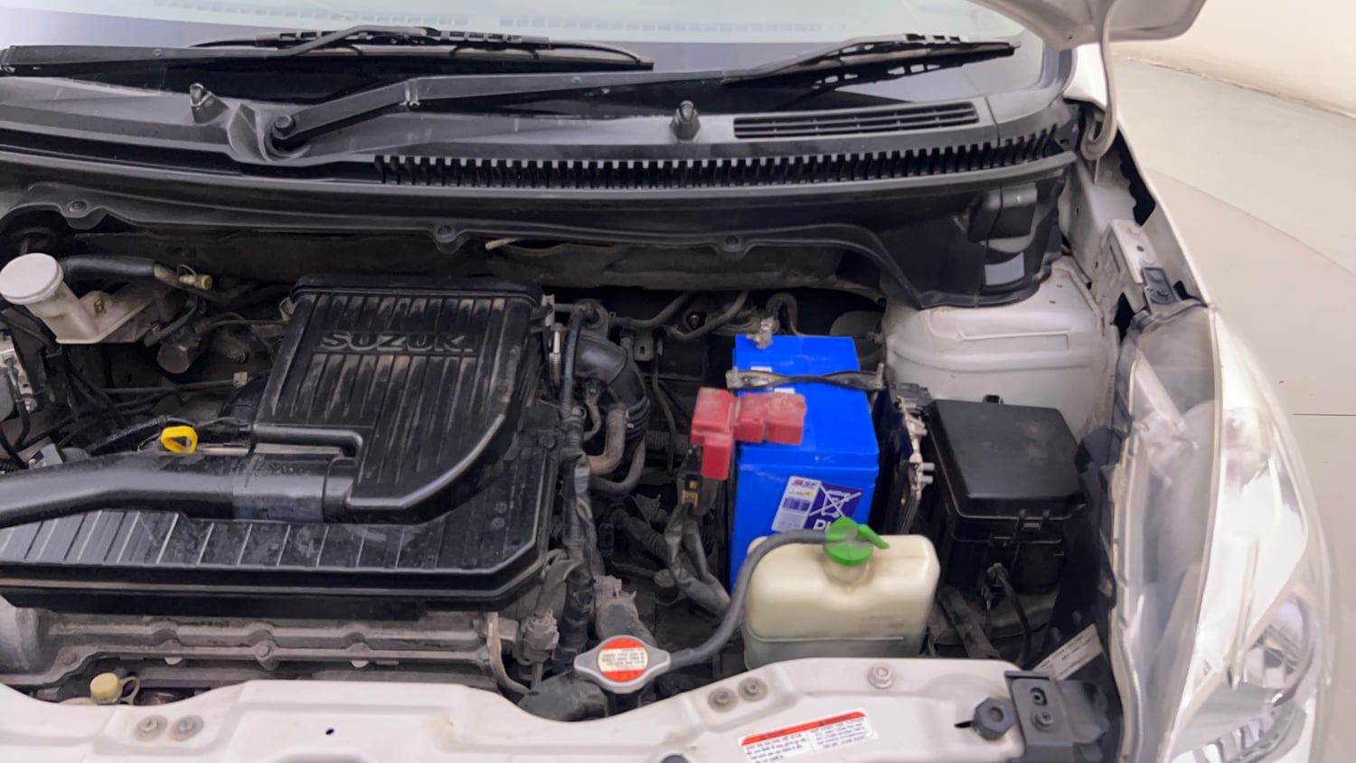 Used 2015 Maruti Suzuki Ertiga ZXi Petrol Manual engine ENGINE LEFT SIDE HINGE & APRON VIEW