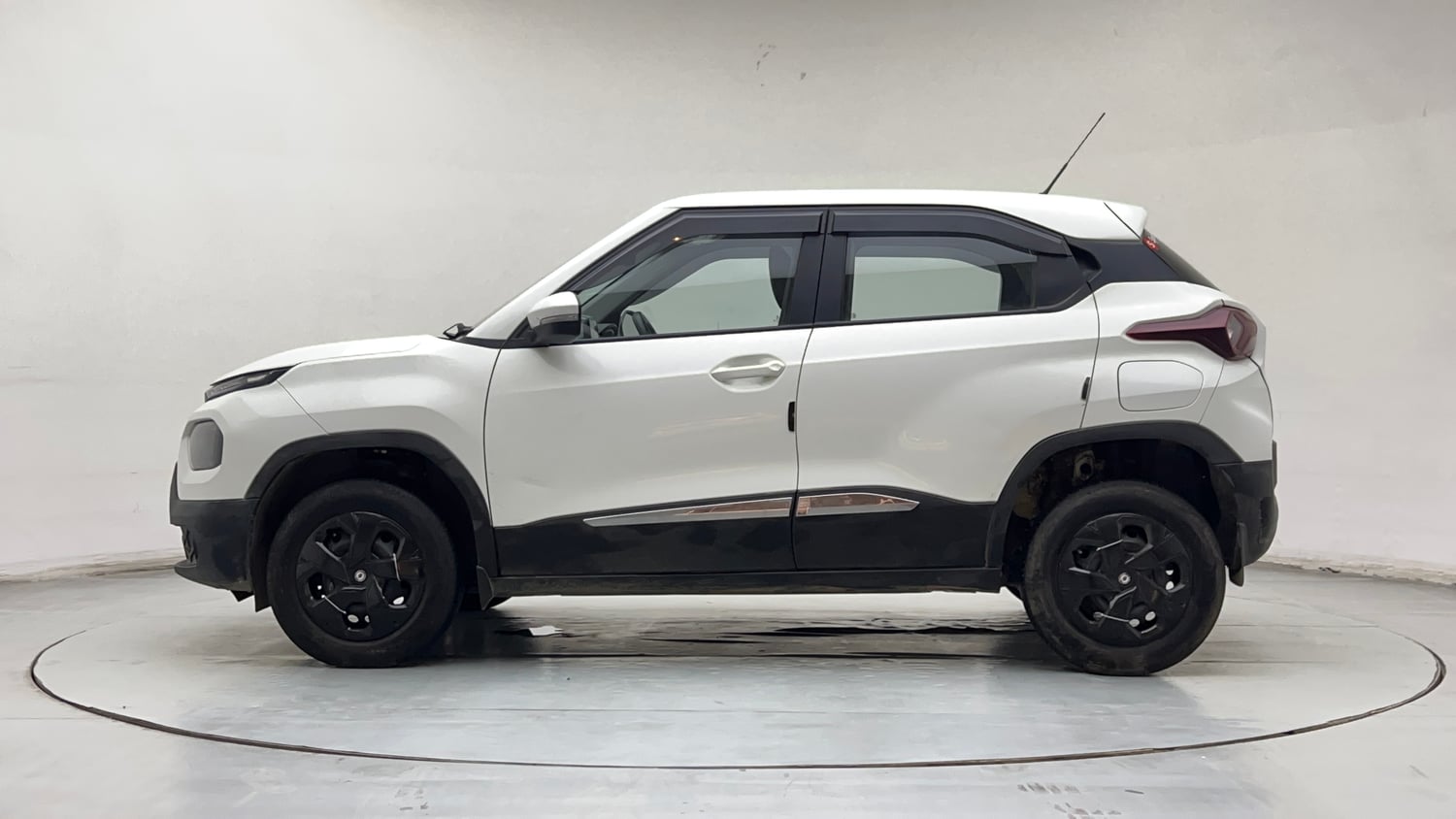 Used 2025 Tata Punch Adventure Plus AMT Petrol Automatic exterior LEFT SIDE VIEW