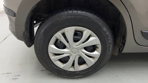 Used 2022 Maruti Suzuki Swift VXi AMT Petrol Automatic tyres RIGHT REAR TYRE RIM VIEW