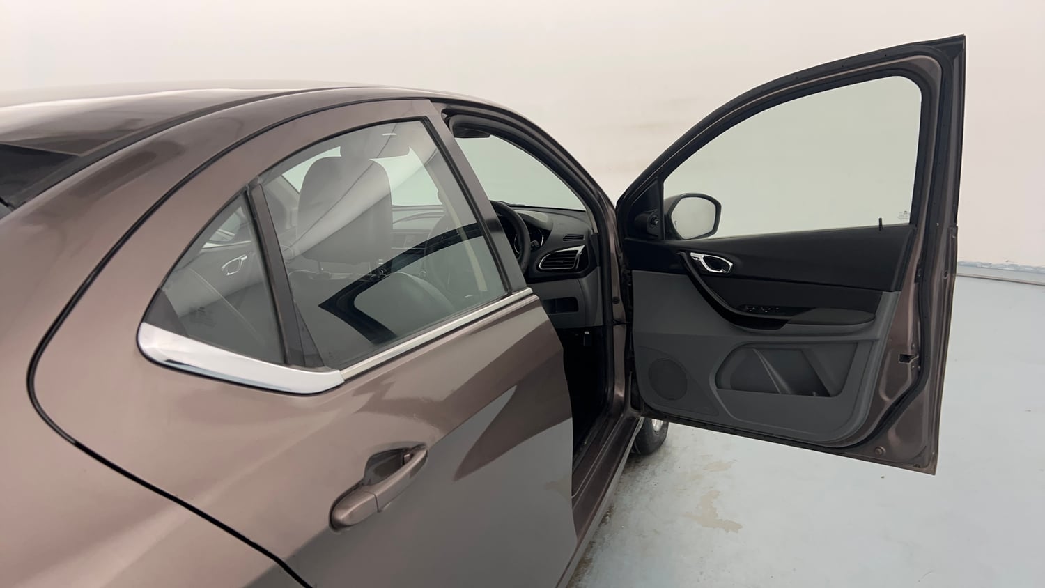 Used 2018 Tata Tigor Revotorq XZ (O) Diesel Manual interior RIGHT FRONT DOOR OPEN VIEW